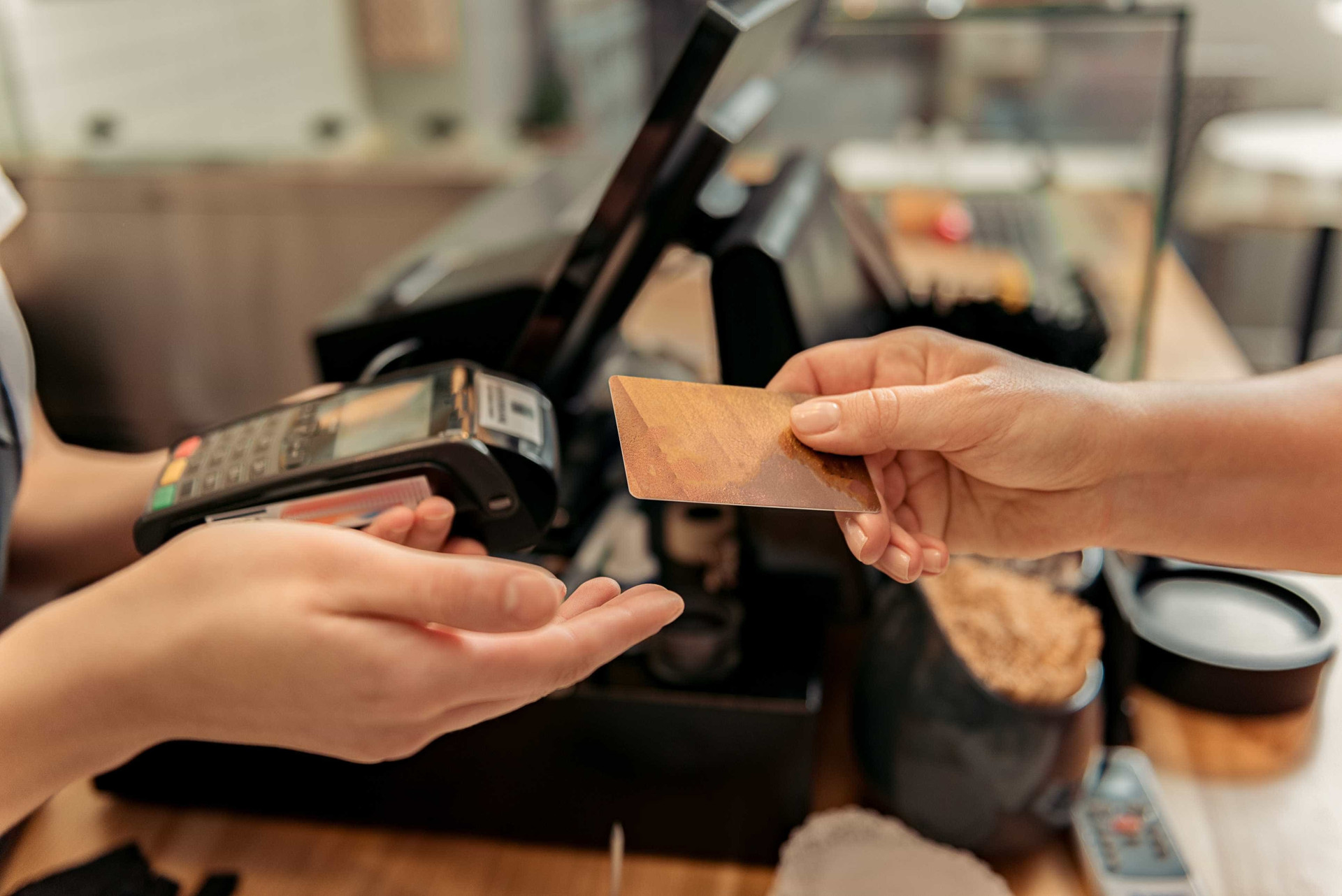 Eis os truques utilizados pelas lojas para o fazerem gastar mais dinheiro