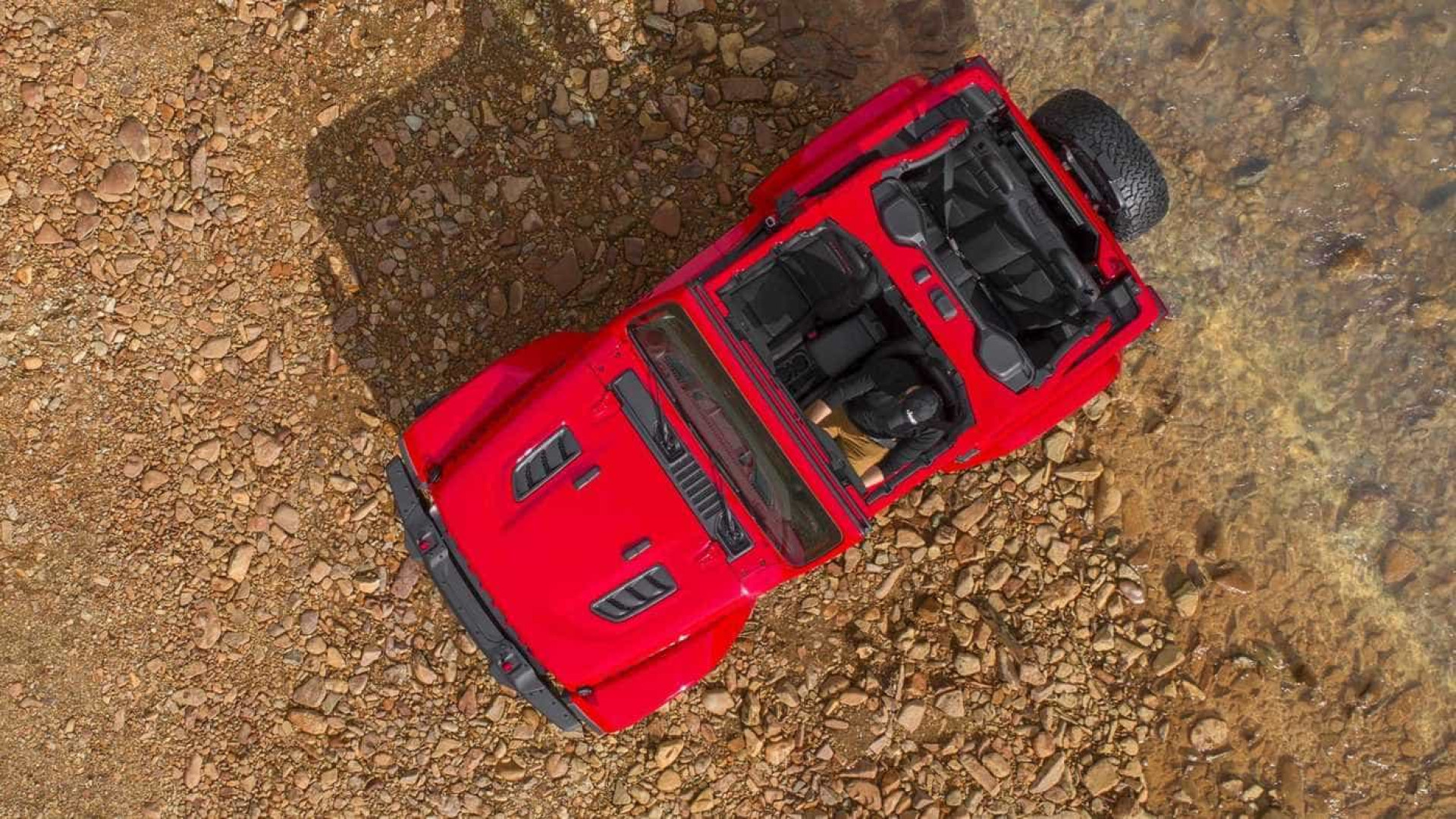 O Jeep Wrangler só chega em dezembro, mas já pode dar uma espreitadela