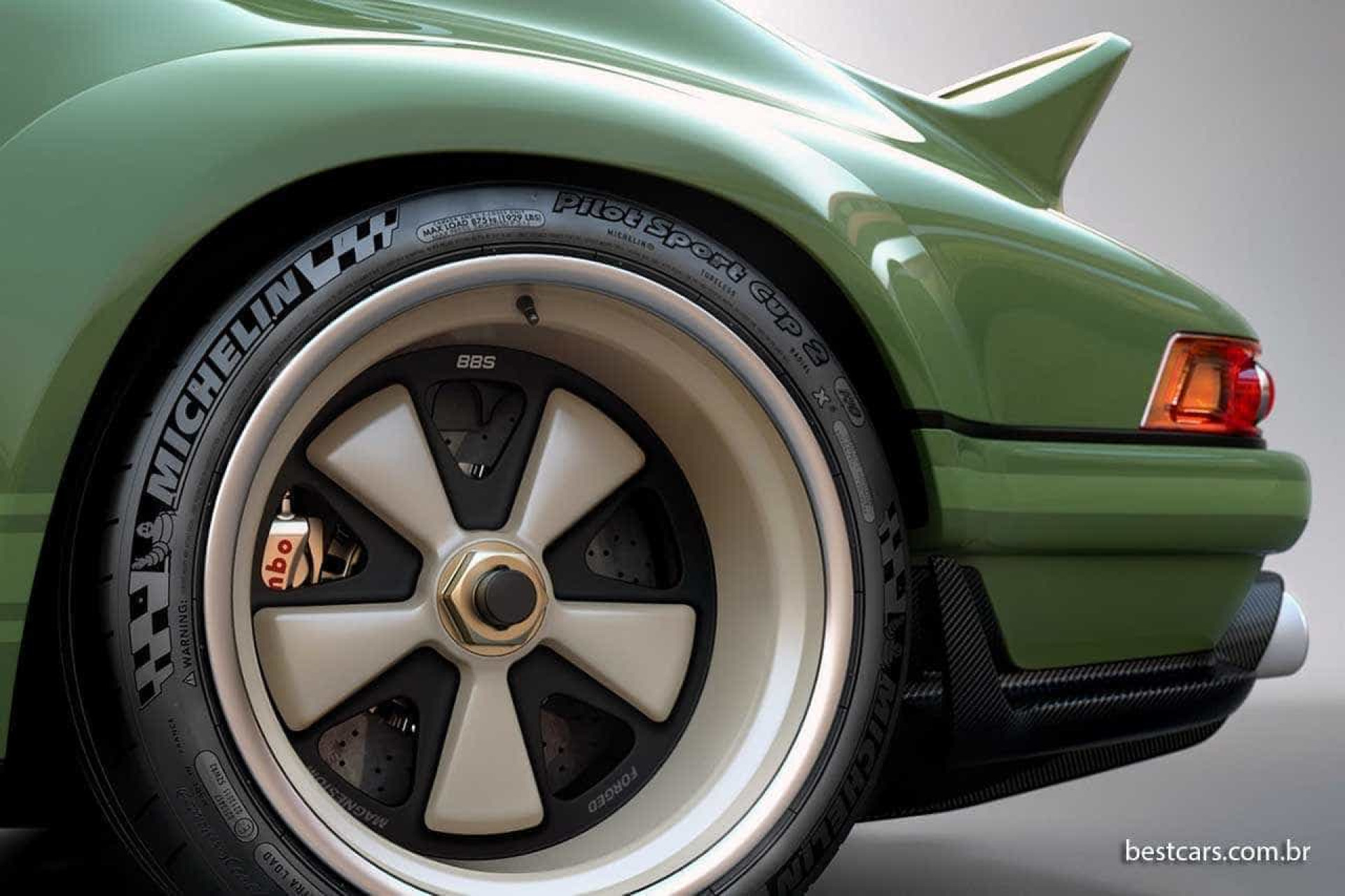 Porsche 911 Singer/Williams: Velhos são os 'chaços'