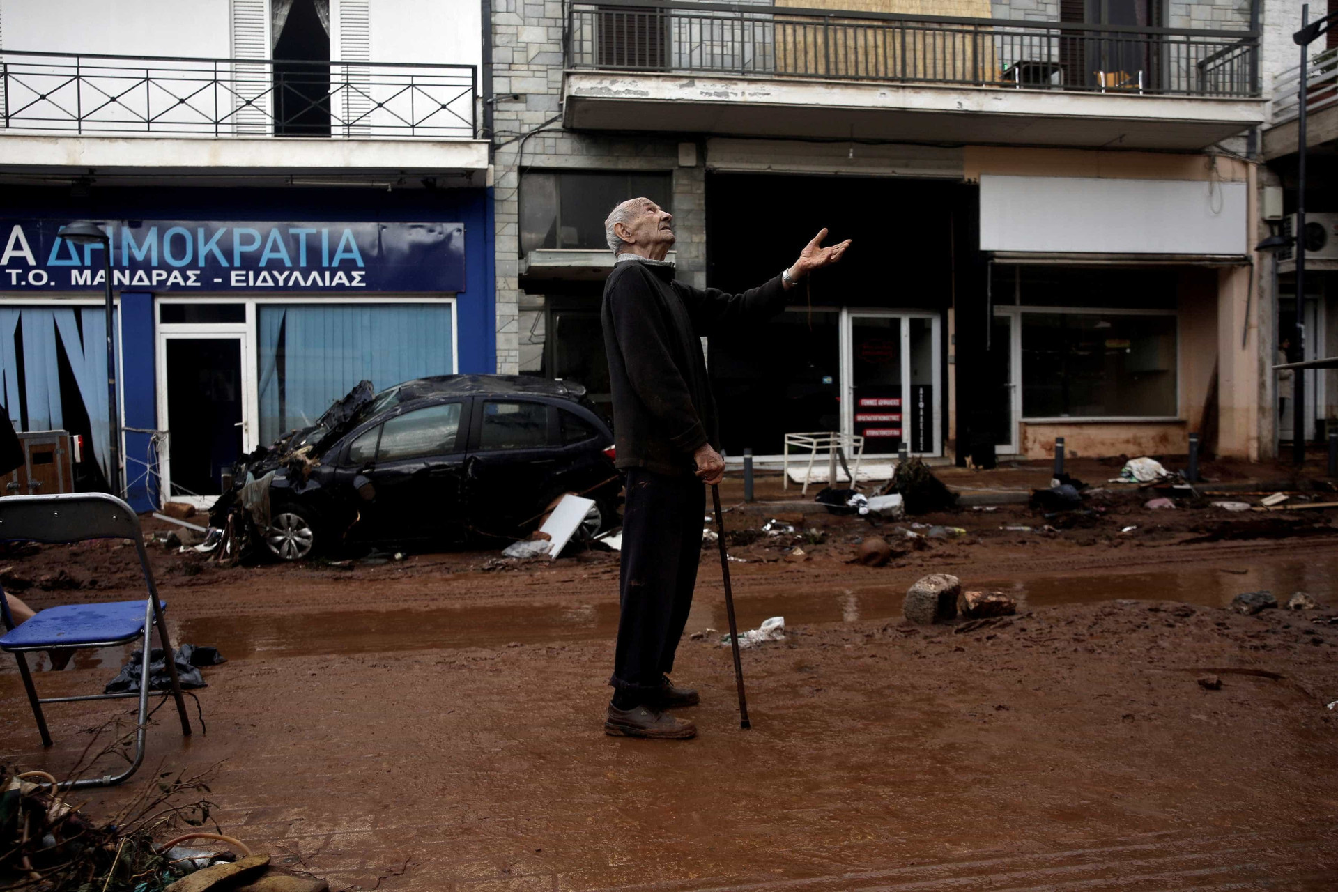 Mau tempo chegou à Grécia, fez vítimas e deixou cenário de destruição