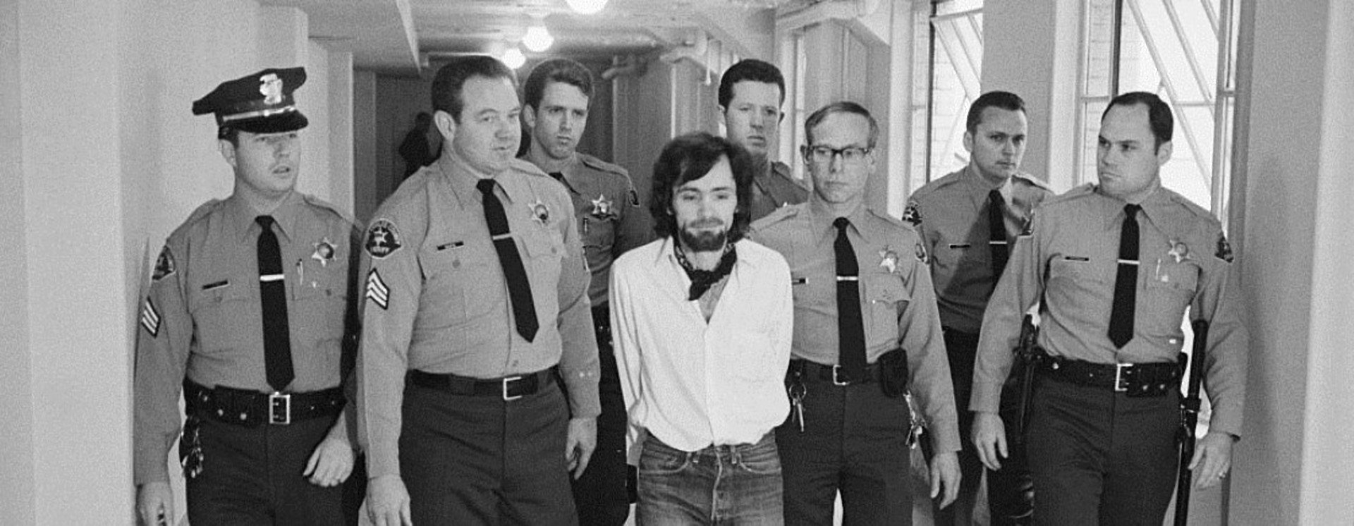 Charles Manson: Conheça a história do controverso criminoso