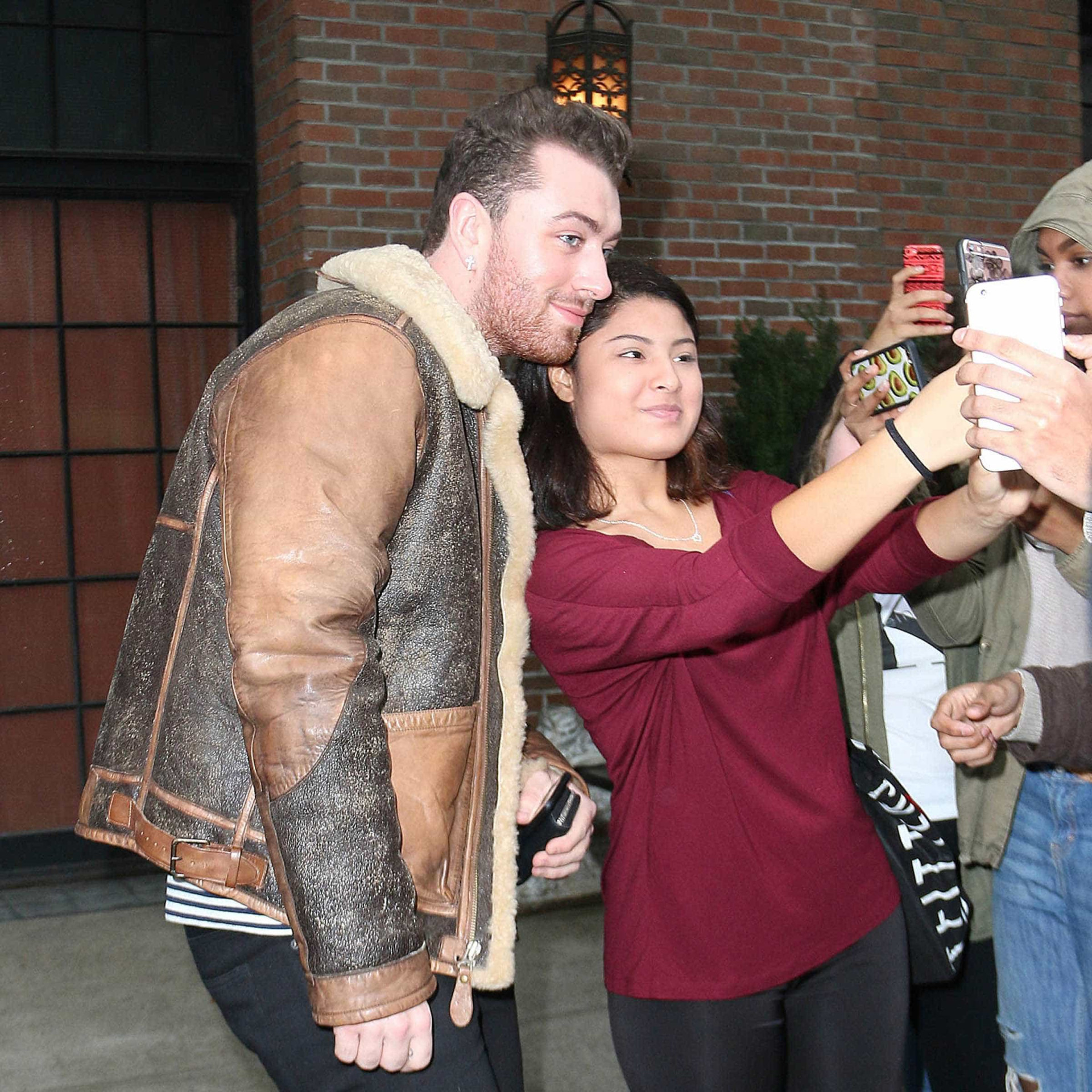Conheça as celebridades que não negam uma selfie com os fãs