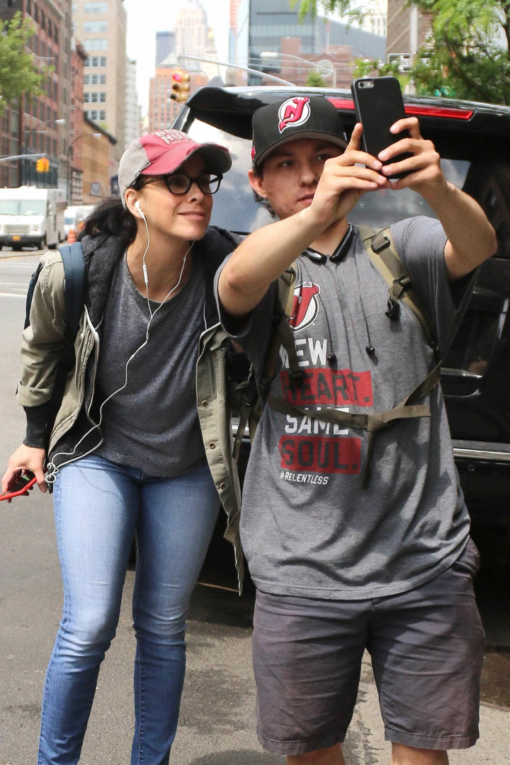 Conheça as celebridades que não negam uma selfie com os fãs