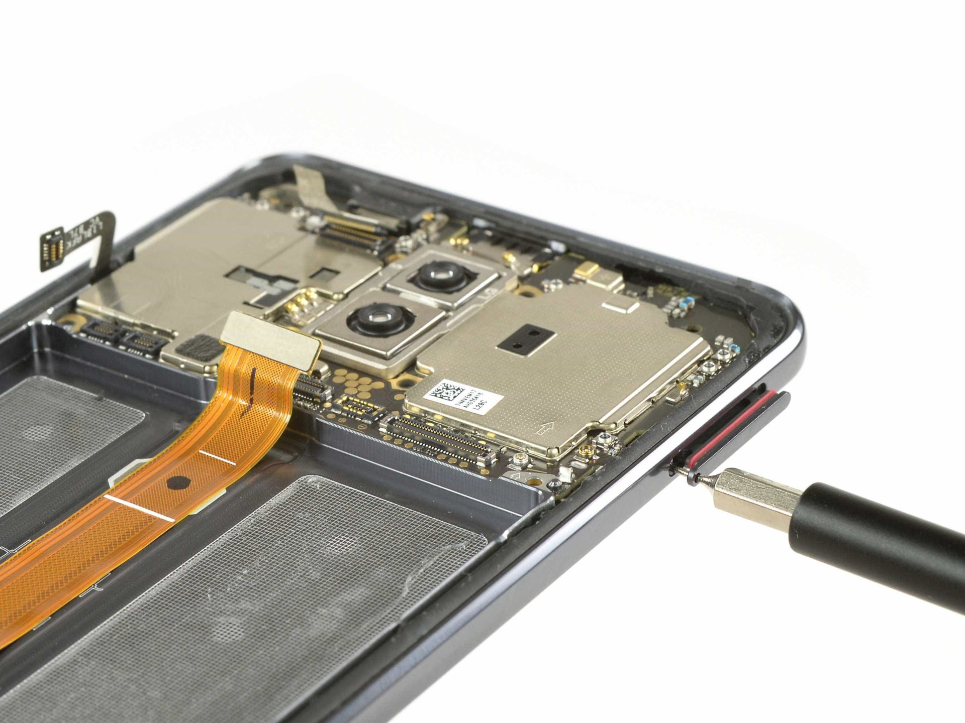 O novo topo de gama da Huawei foi desmontado. Veja o interior