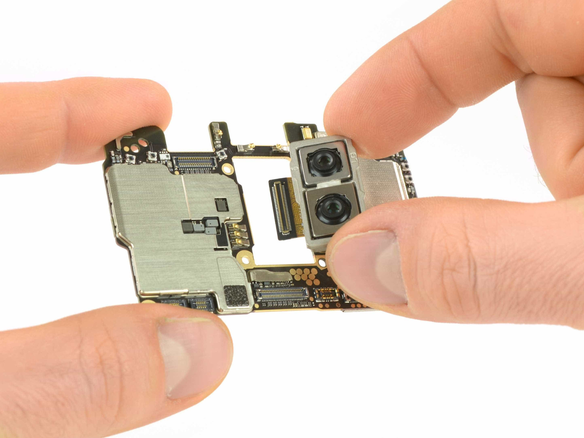 O novo topo de gama da Huawei foi desmontado. Veja o interior