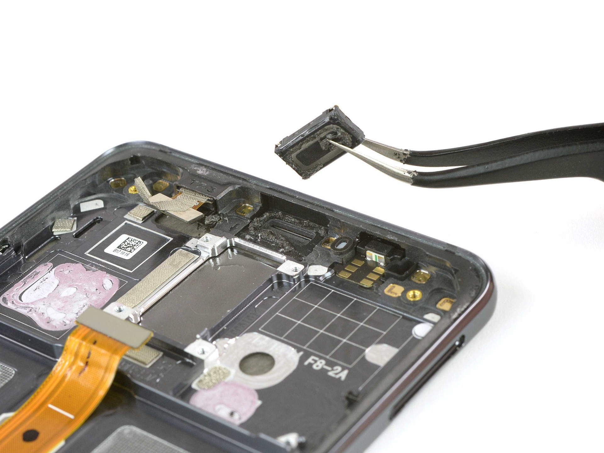 O novo topo de gama da Huawei foi desmontado. Veja o interior