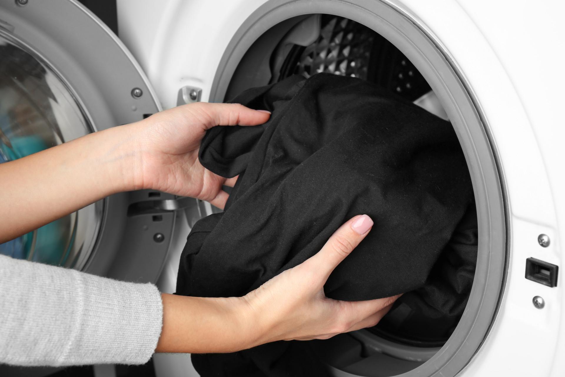 Dicas para preservar (e salvar) roupas e sapatos