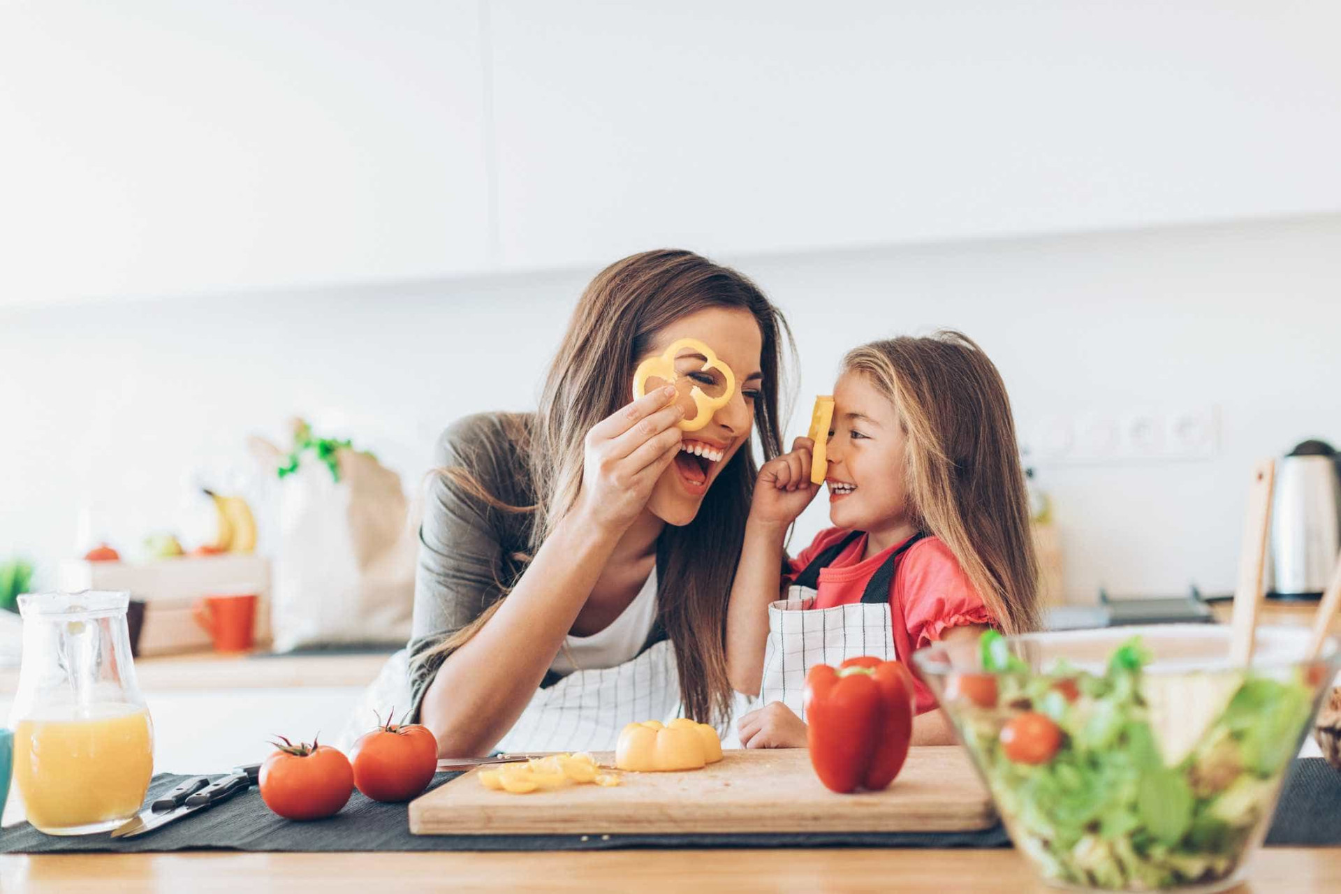 Os truques de cozinha que prometem facilitar-lhe a vida