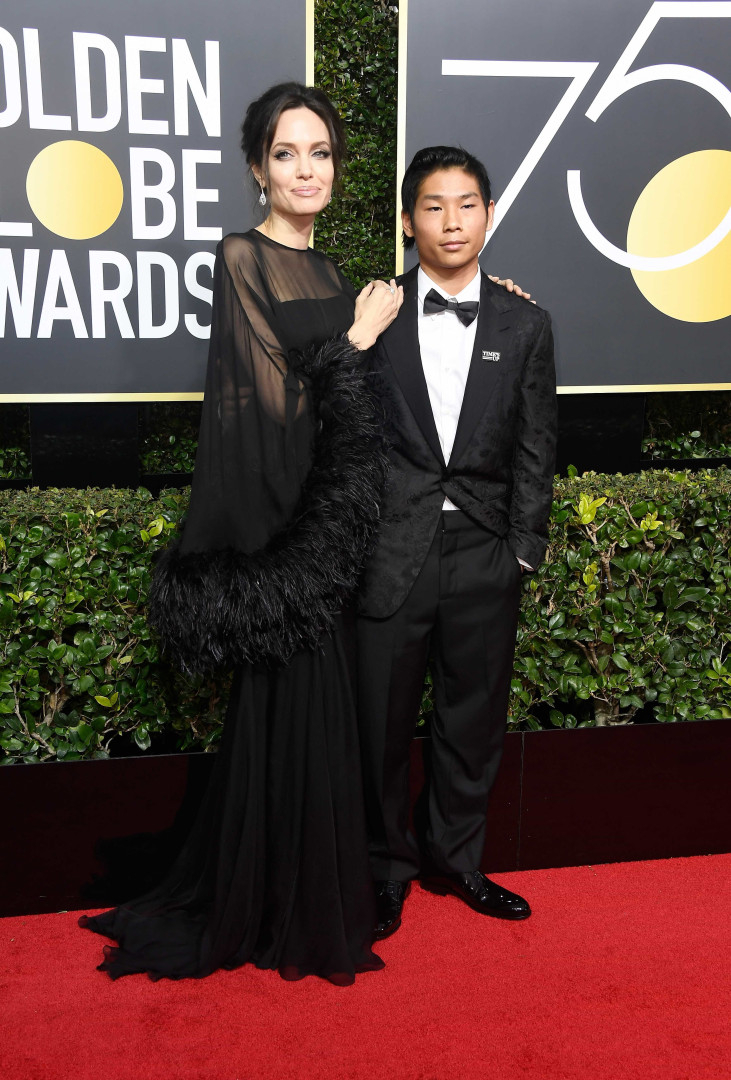 Angelina Jolie e Sharon Stone levaram os filhos aos Globos de Ouro