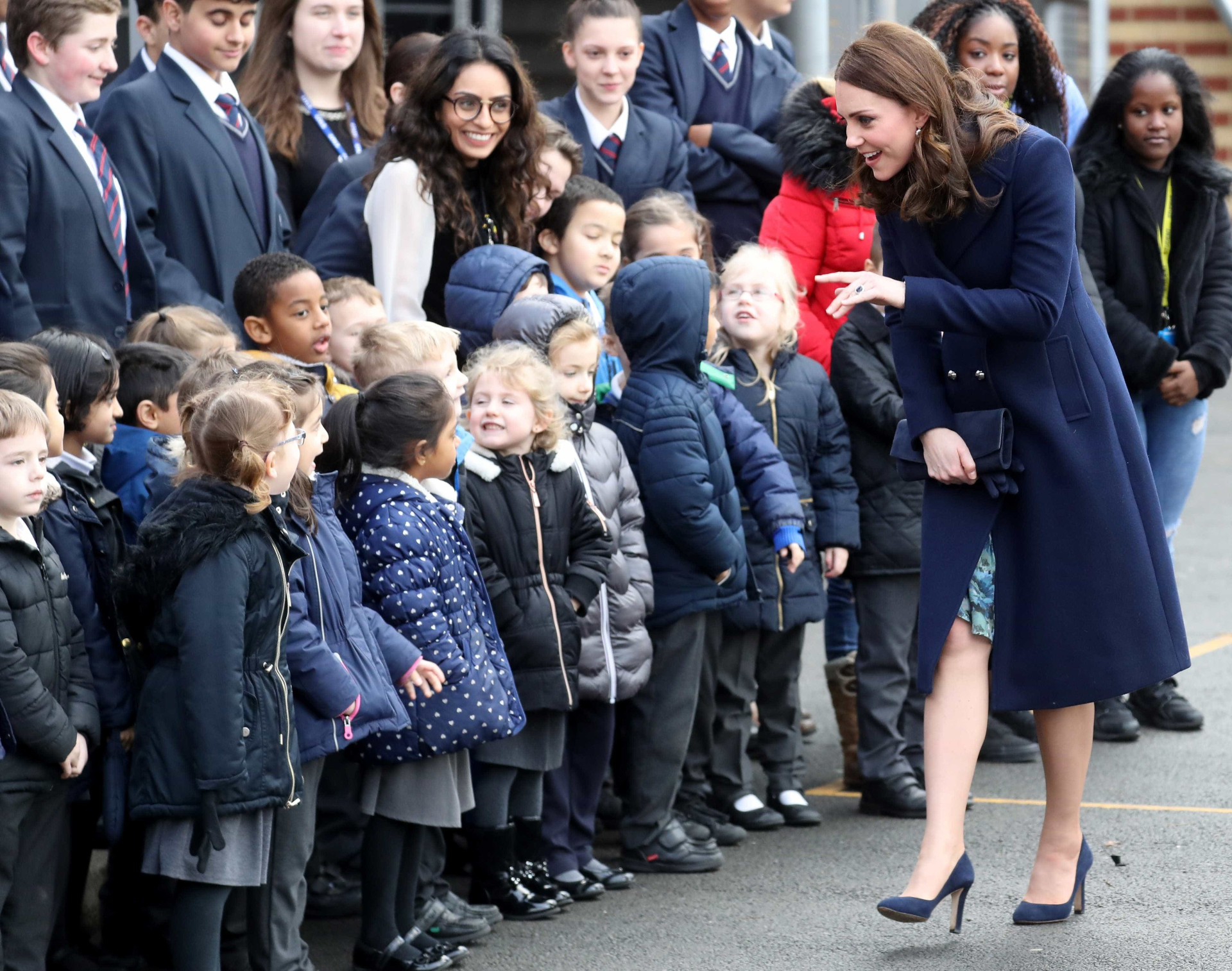Aos sete meses de gravidez, Kate Middleton surpreende pela elegância