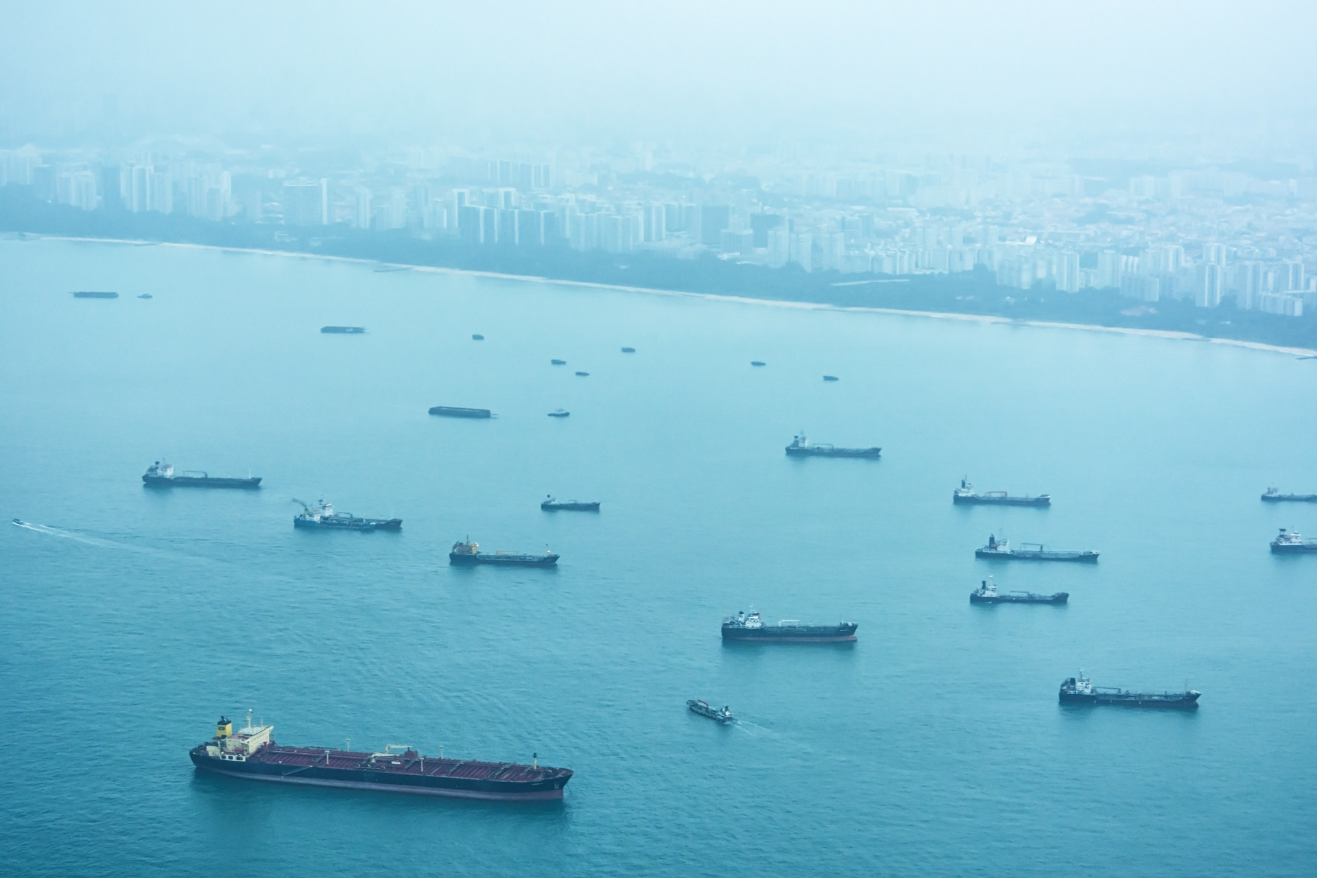 O mistério dos navios abandonados que aparecem em Singapura