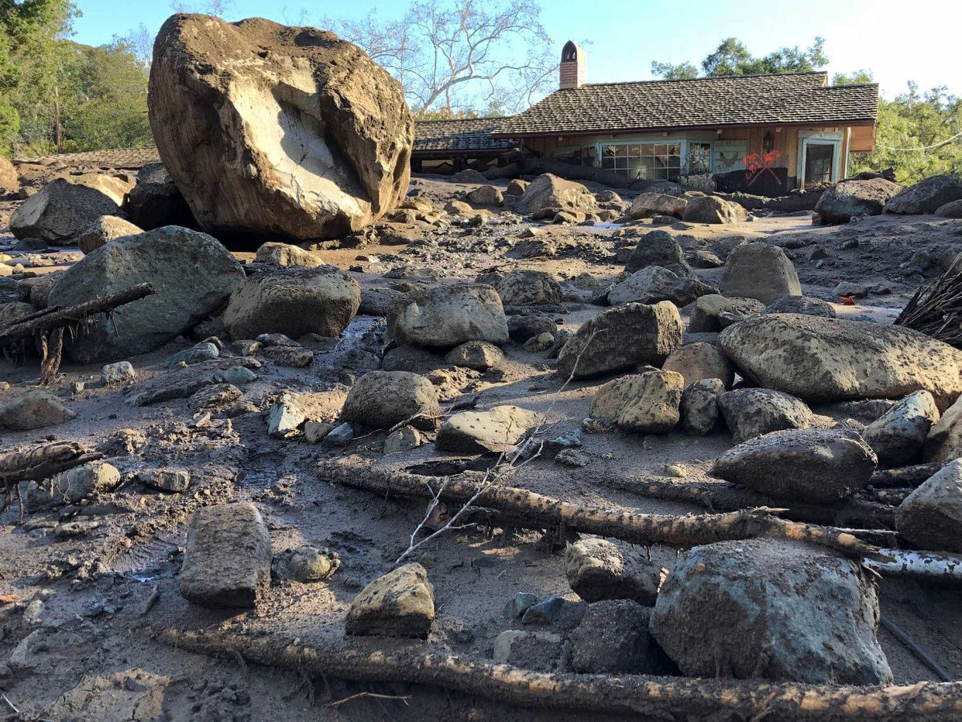 Califórnia: As imagens do caos provocado pelo deslizamento de terras