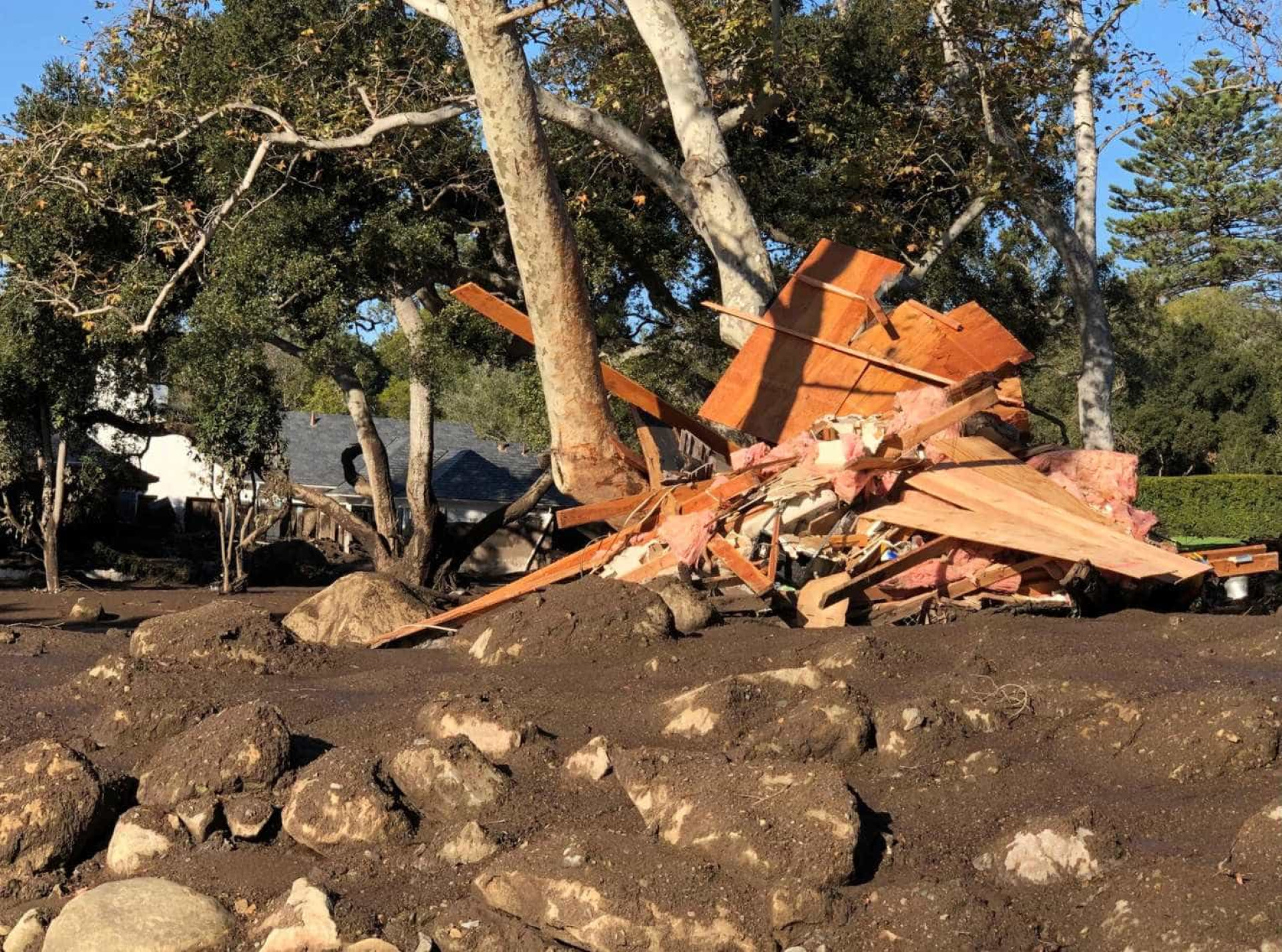 Califórnia: As imagens do caos provocado pelo deslizamento de terras