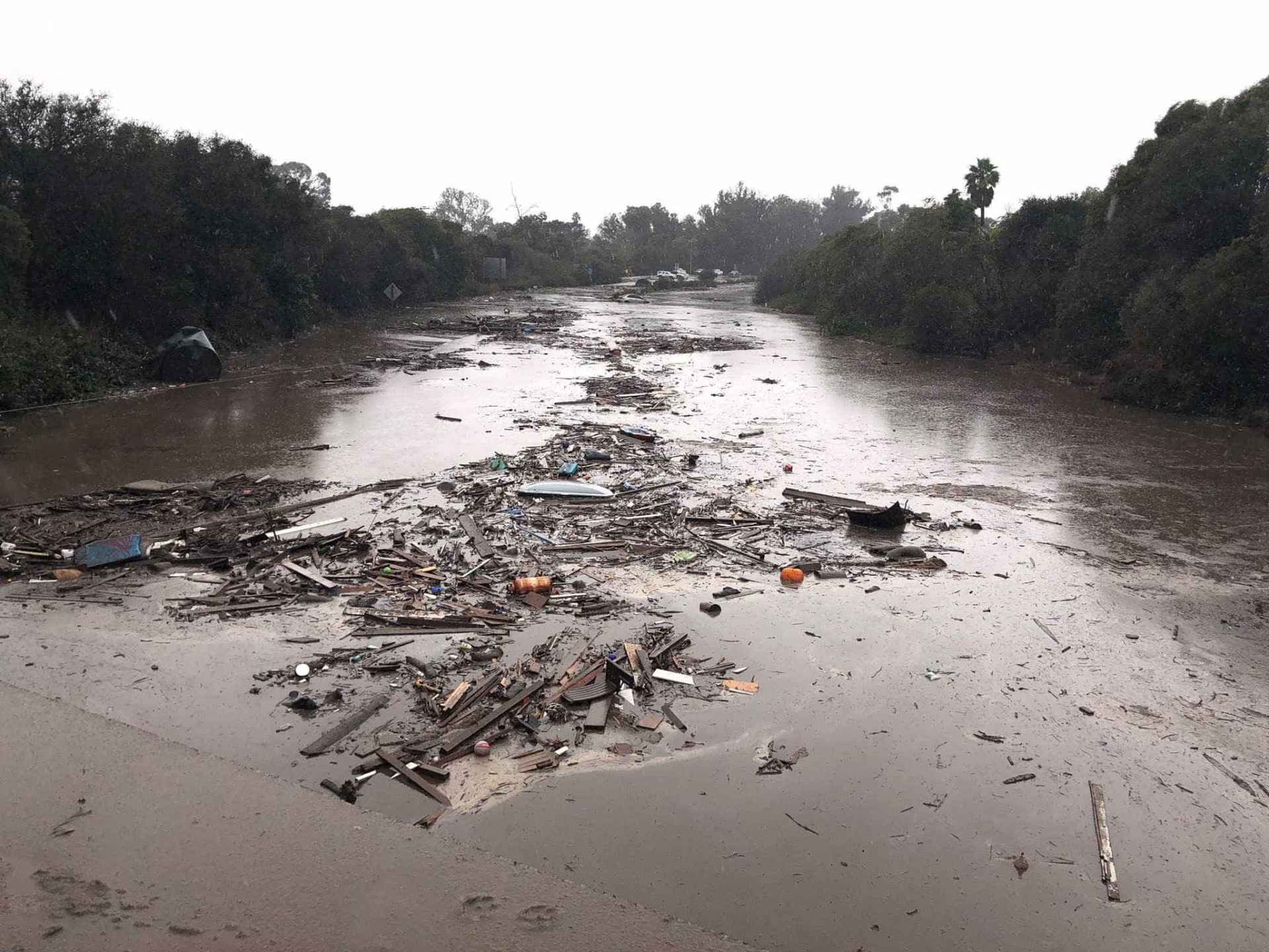Califórnia: As imagens do caos provocado pelo deslizamento de terras