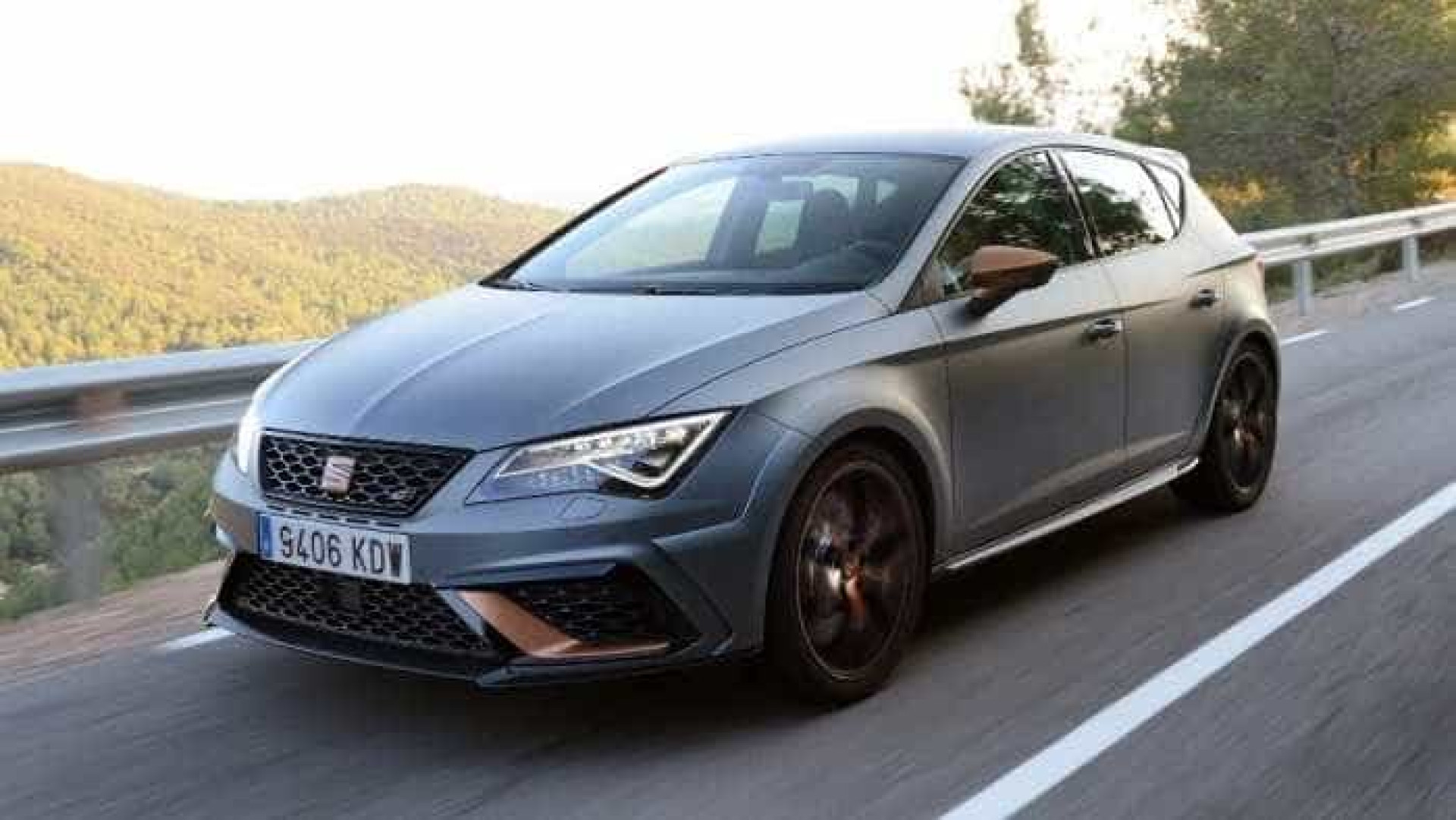 Já imaginou ter um Seat Leon a fazer 5,7 segundos dos 0 aos 100 km/h?
