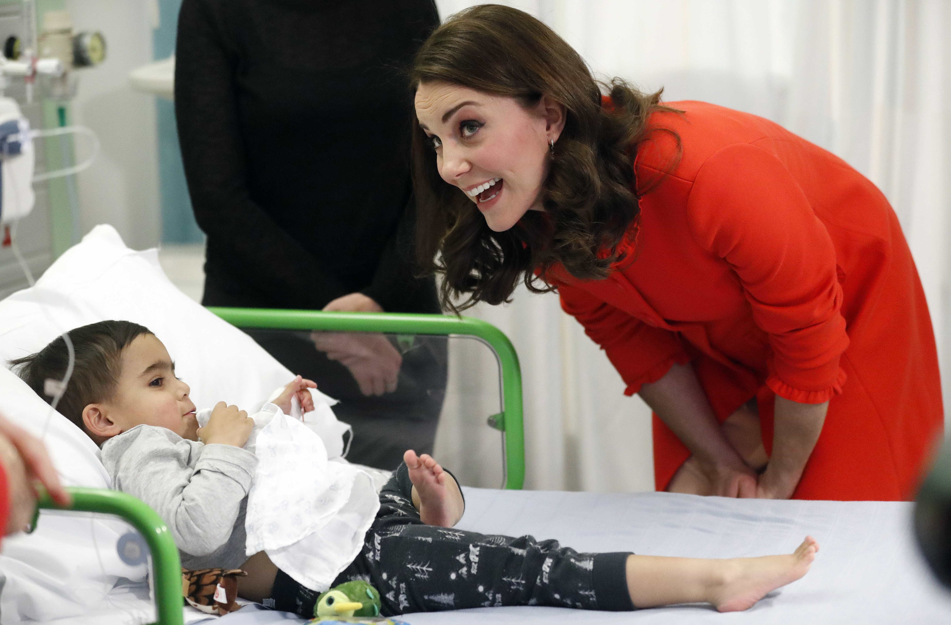 O motivo pelo qual Kate Middleton teve de tirar o anel de noivado