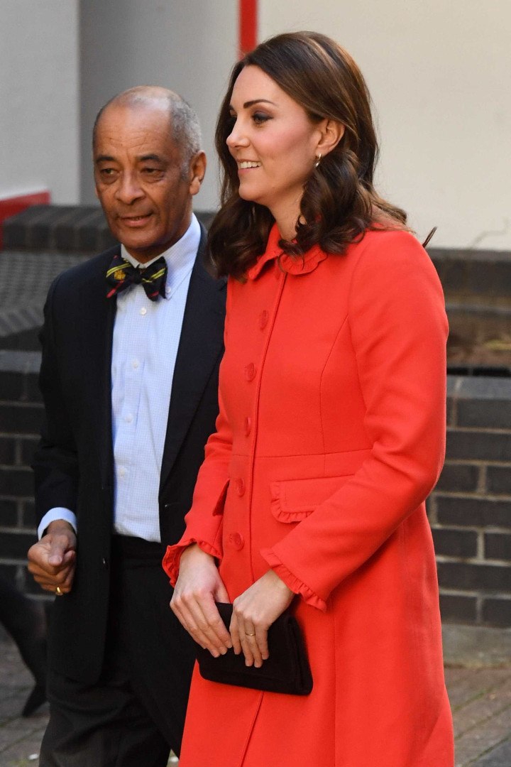 O motivo pelo qual Kate Middleton teve de tirar o anel de noivado