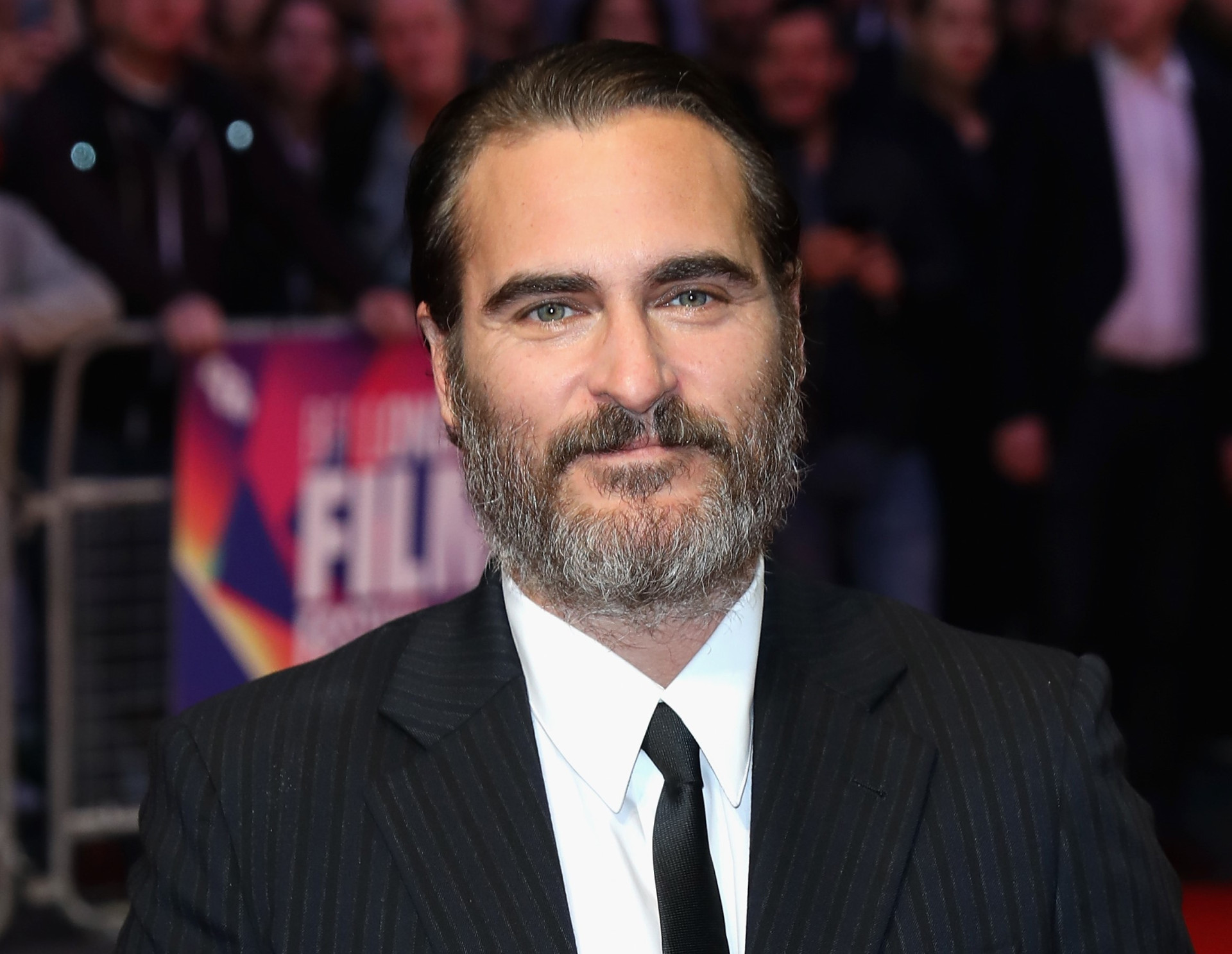 As celebridades que mudaram drasticamente depois de usar barba