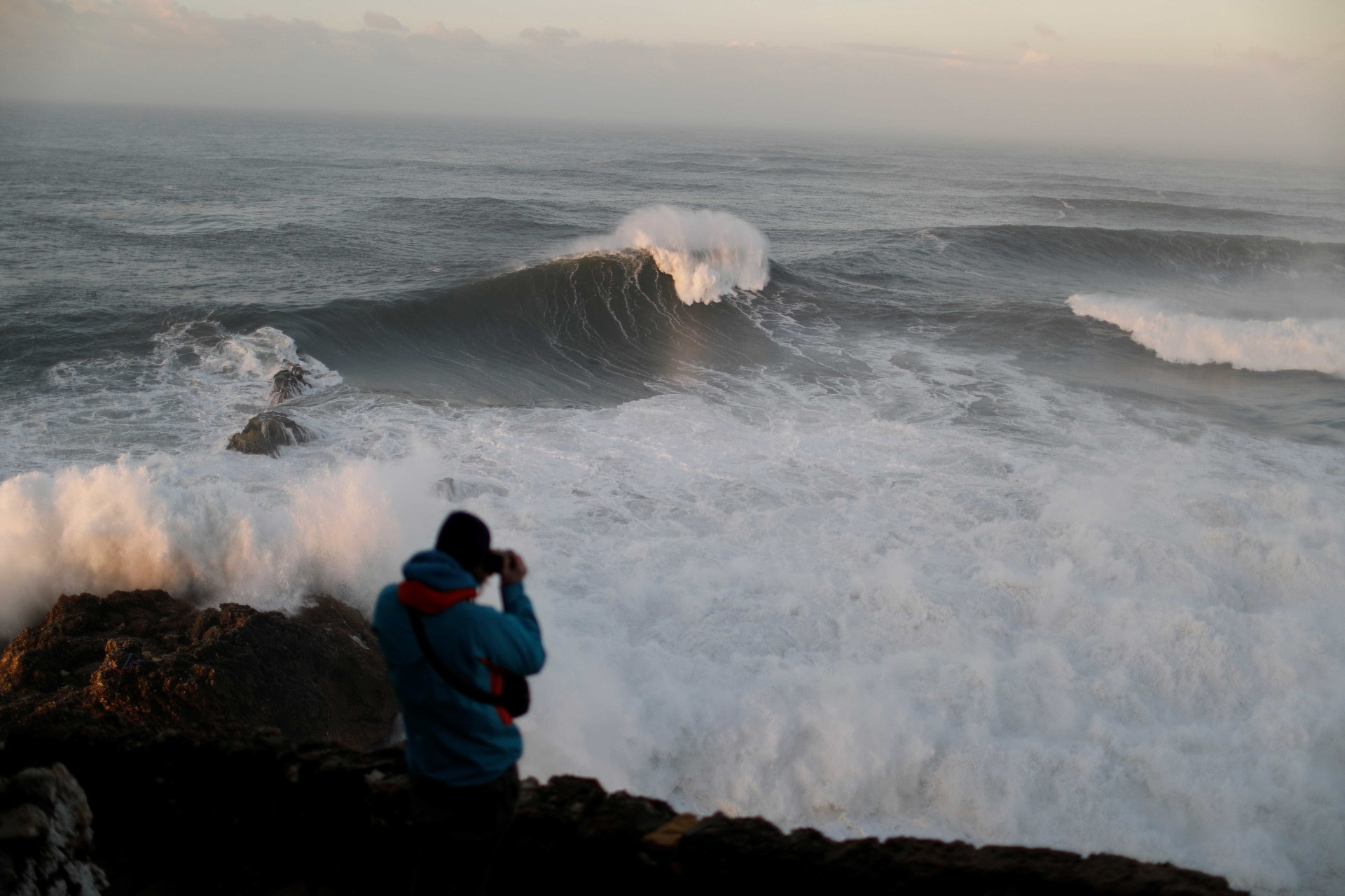 'Cavalgar' ondas gigantes. As imponentes vagas da Nazaré