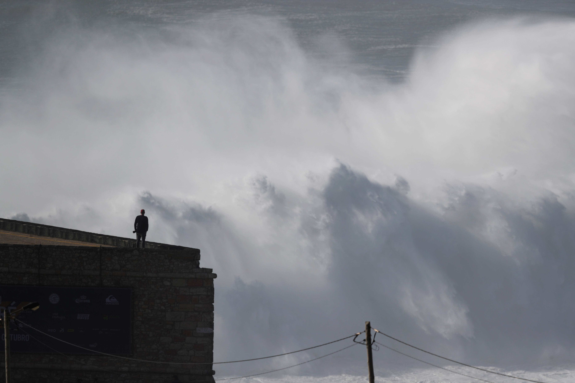 'Cavalgar' ondas gigantes. As imponentes vagas da Nazaré
