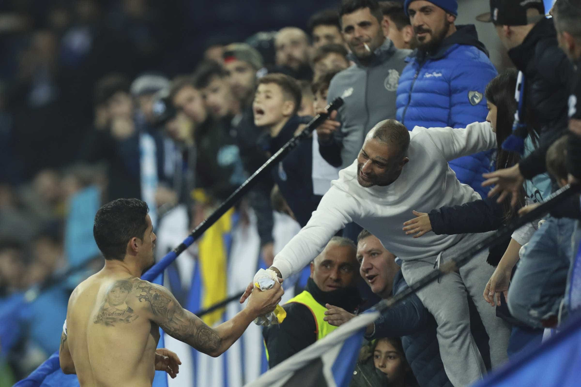 Ricardo Costa não esquece adeptos do FC Porto. Eis o gesto do central
