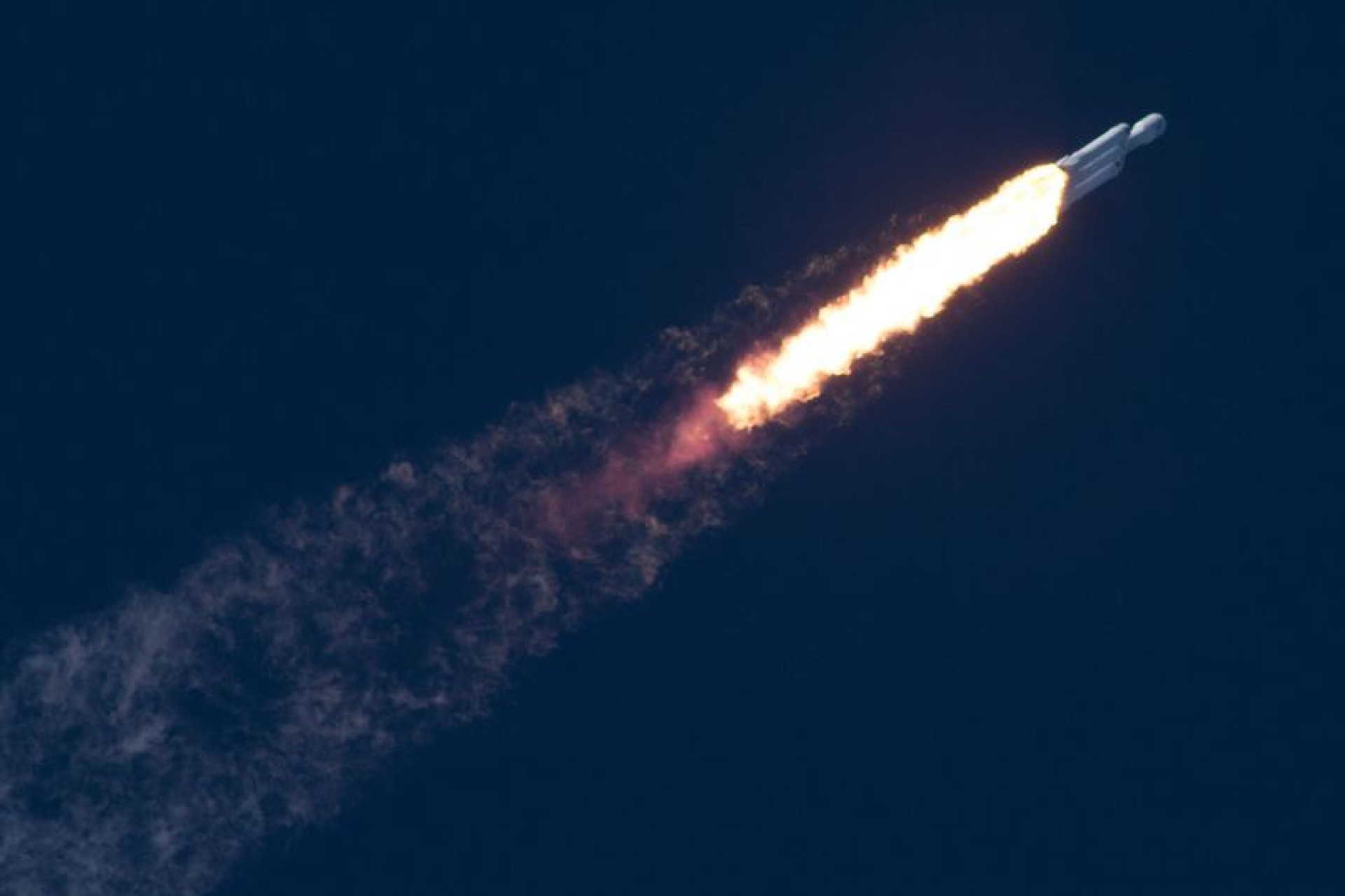 As melhores fotografias do impressionante lançamento da SpaceX