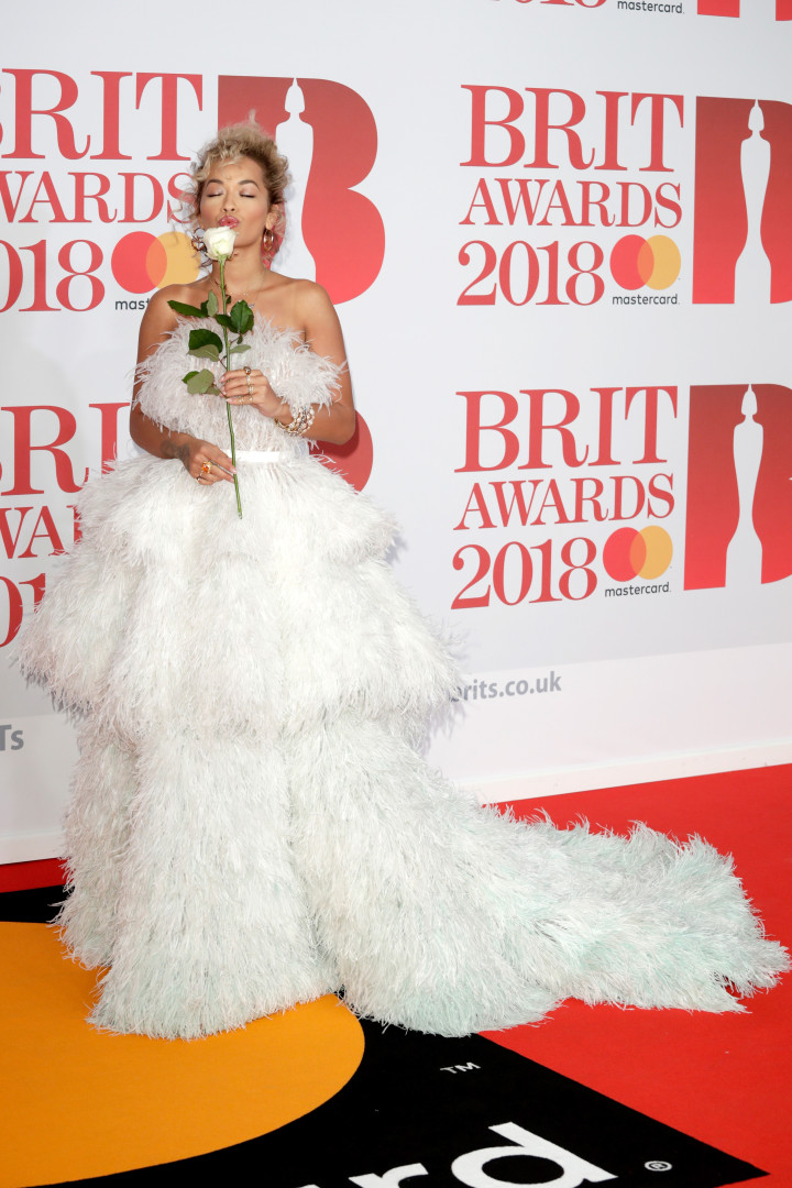 Brit Awards: Não se vestiram de preto mas levaram rosas brancas