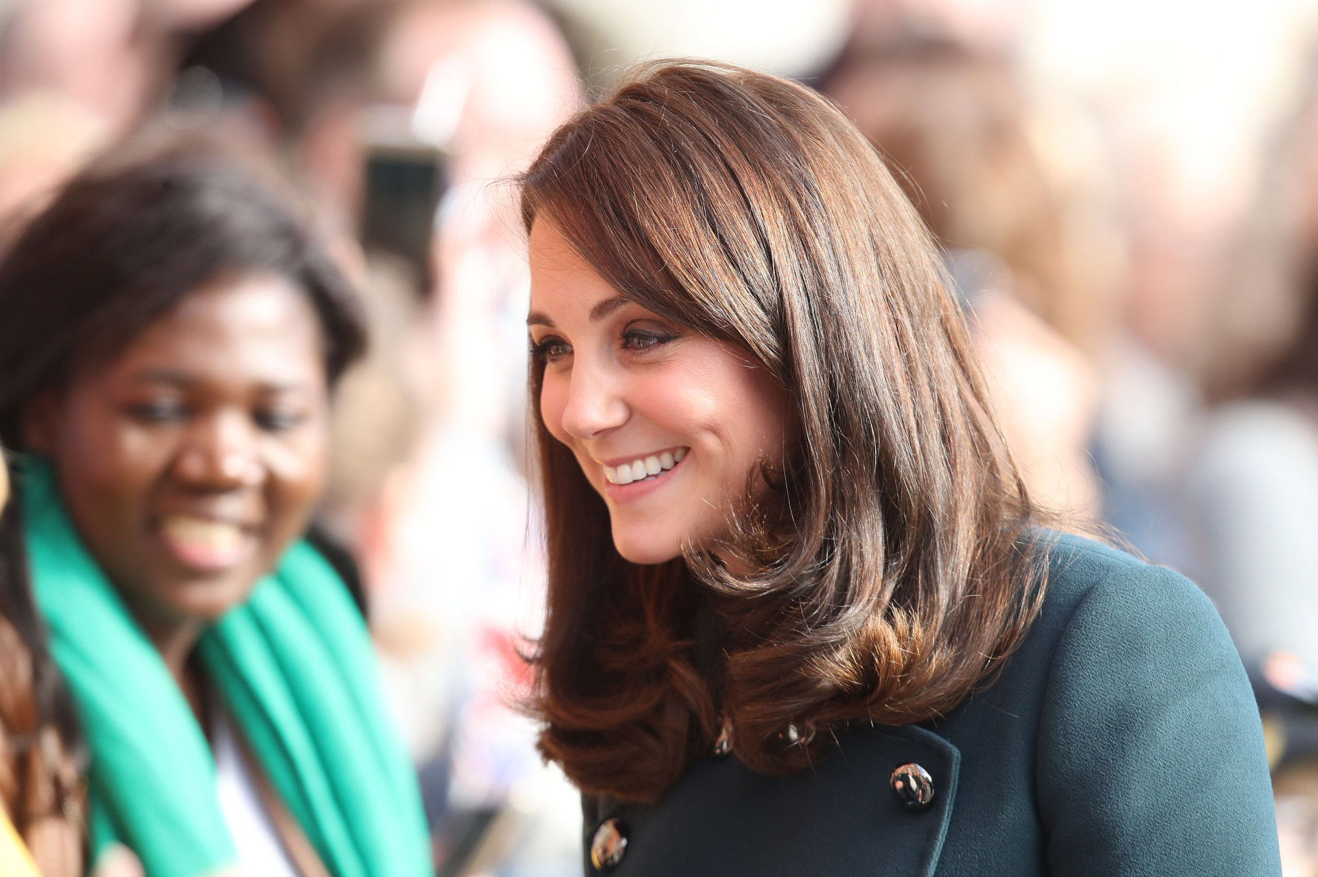 Kate Middleton faz tatuagem na mão durante evento oficial