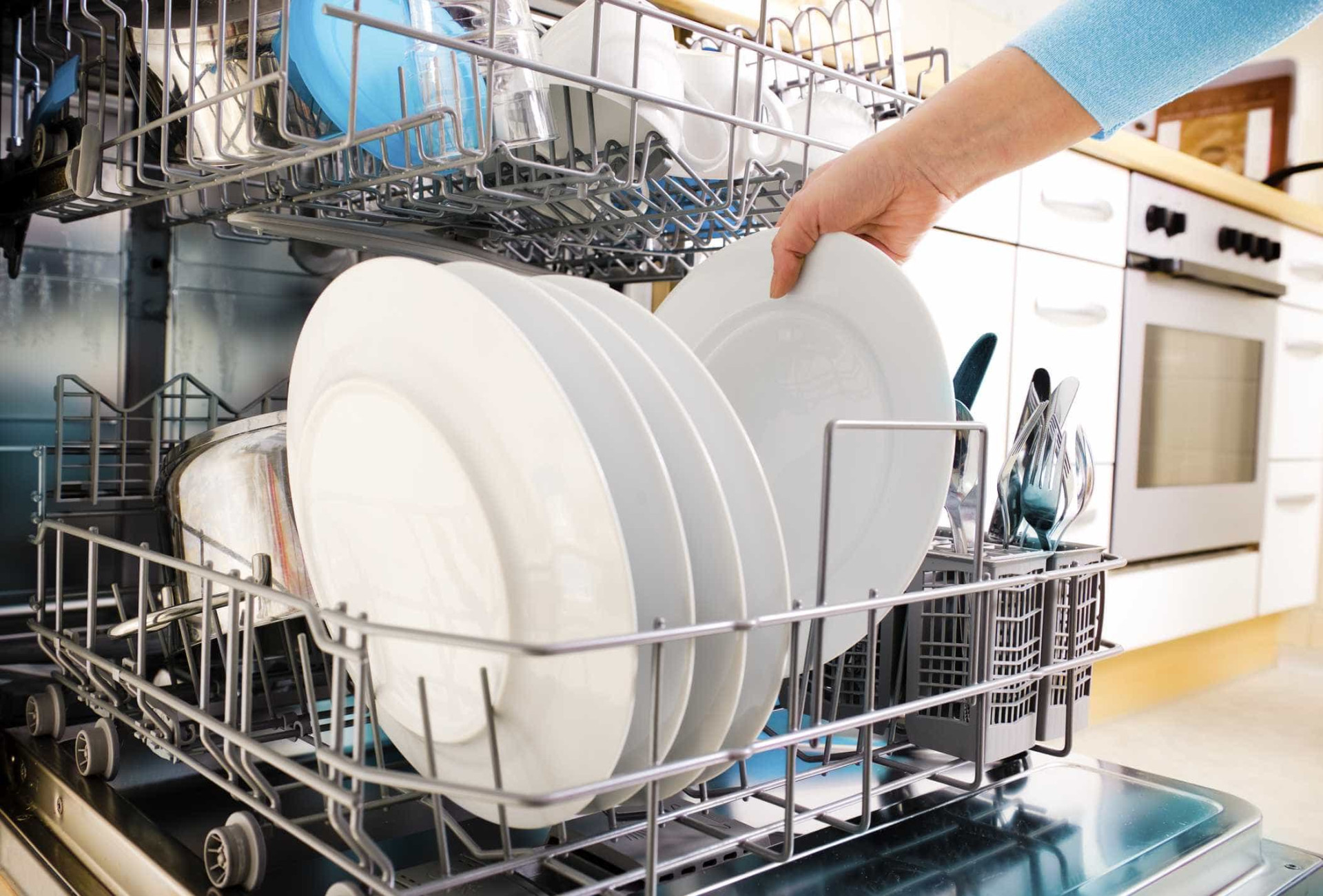 Seis dicas rápidas para poupar na fatura da luz