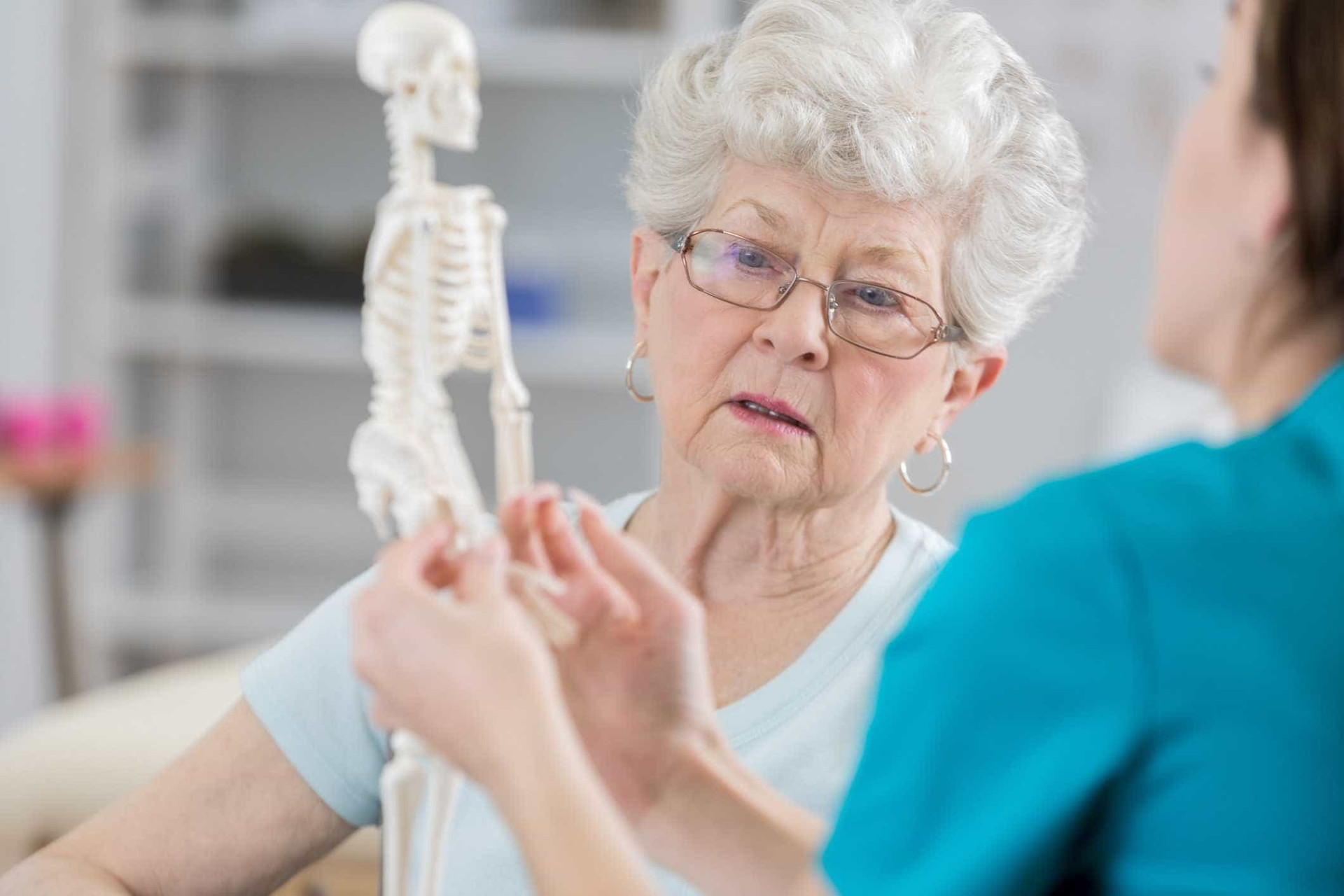 Osteoporose: conheça melhor esta 'doença silenciosa'
