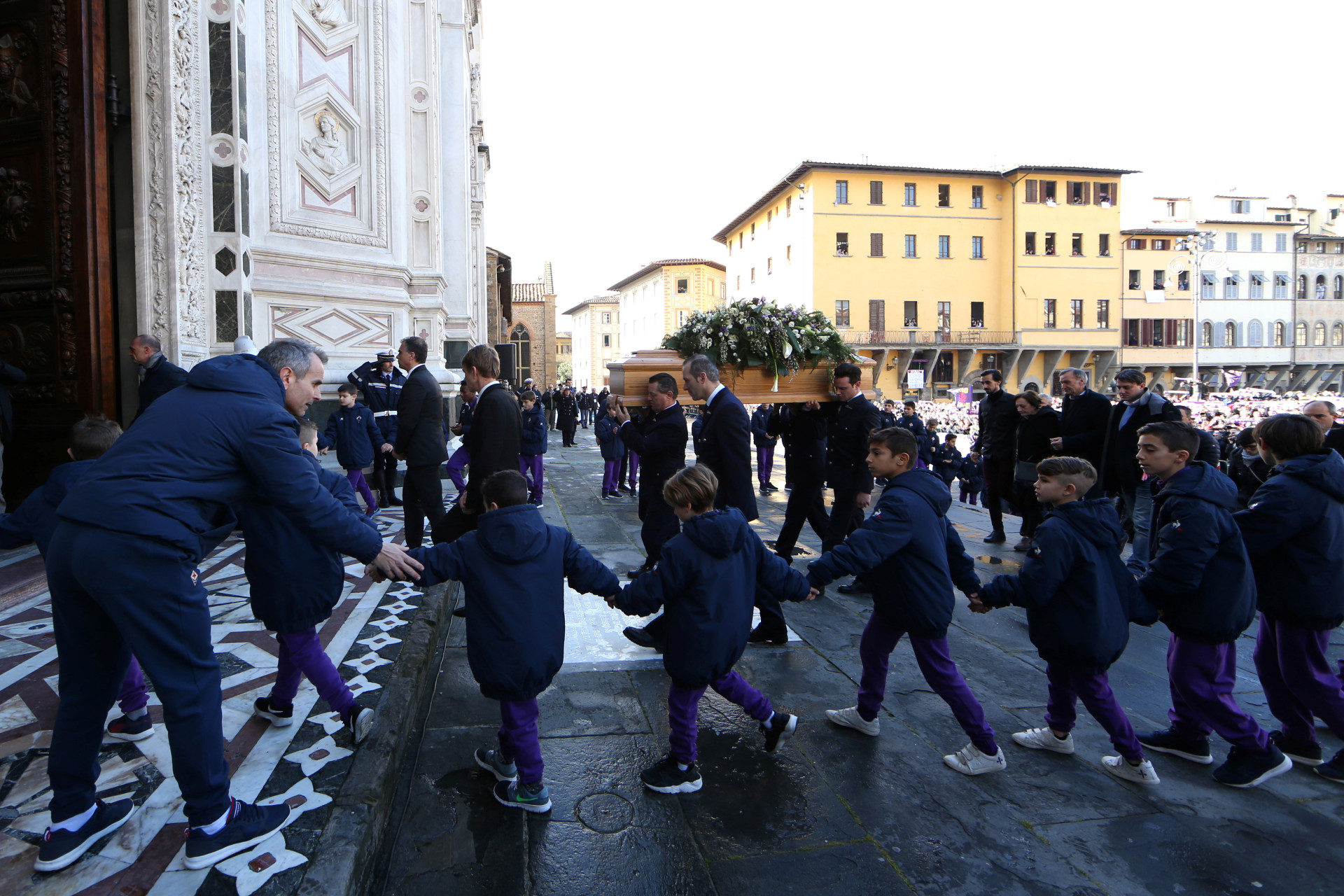 Enchente no último adeus a Astori, o eterno capitão da Fiorentina