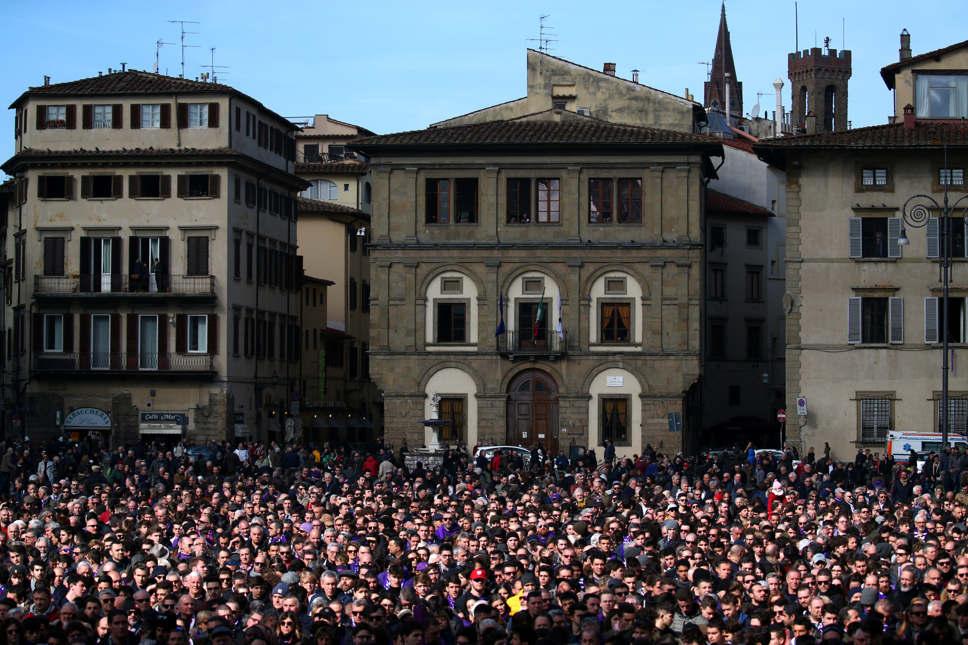 Enchente no último adeus a Astori, o eterno capitão da Fiorentina