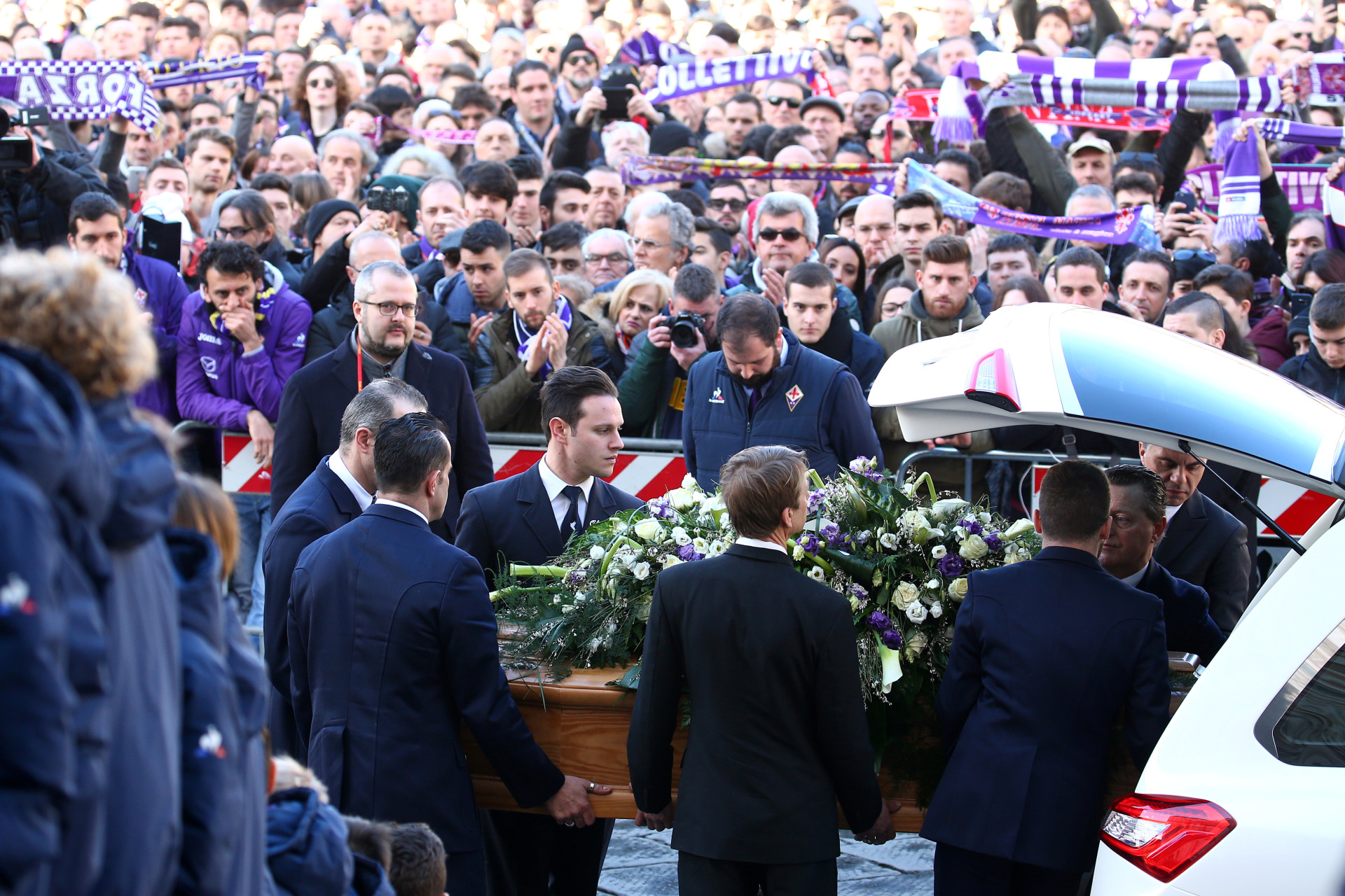 Enchente no último adeus a Astori, o eterno capitão da Fiorentina