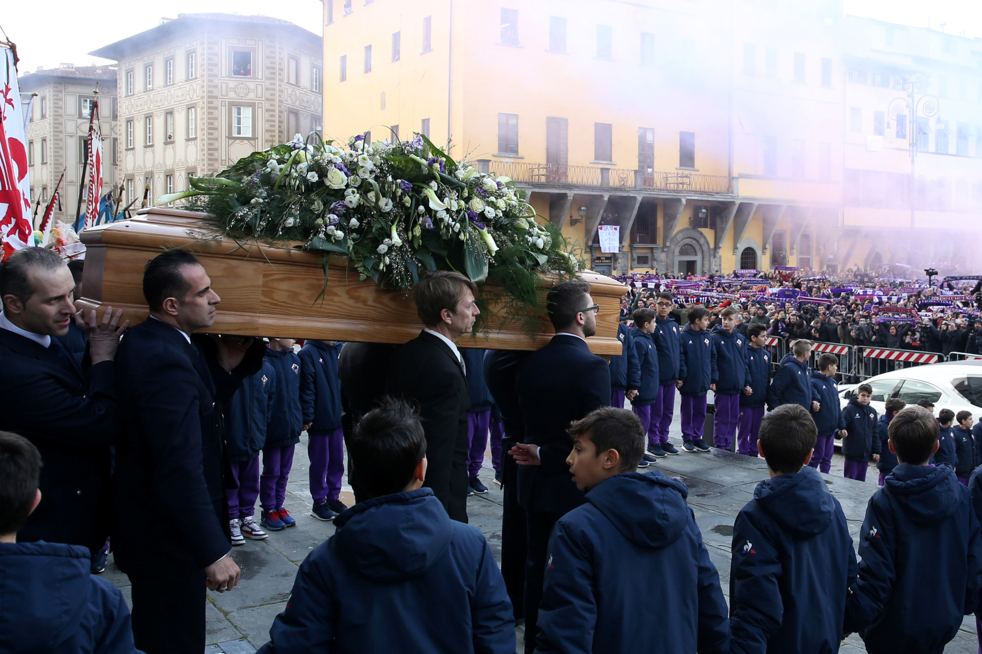 Enchente no último adeus a Astori, o eterno capitão da Fiorentina