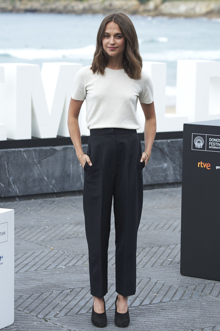 Alicia Vikander ou Angelina Jolie: Quem se veste melhor?