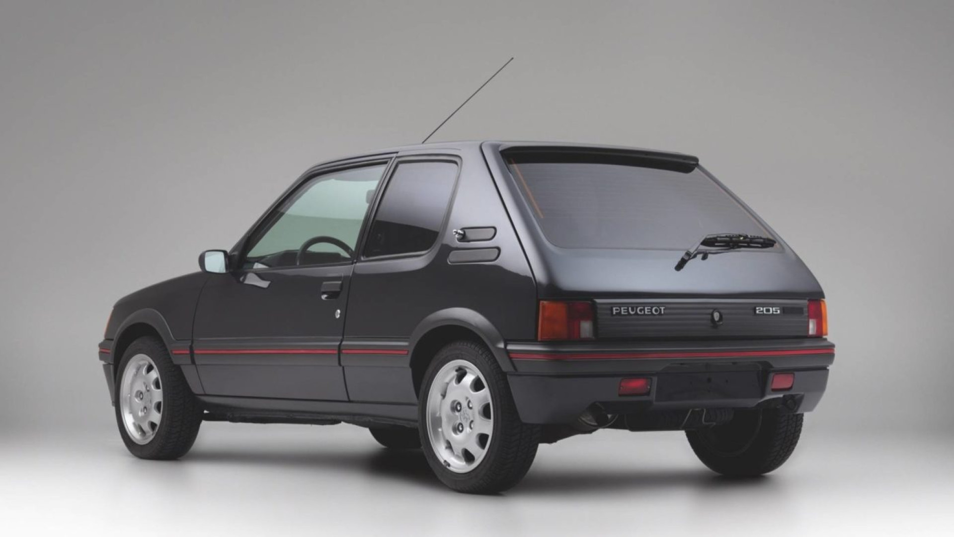Já viu um Peugeot 205 GTI blindado? Ele existe e está à venda