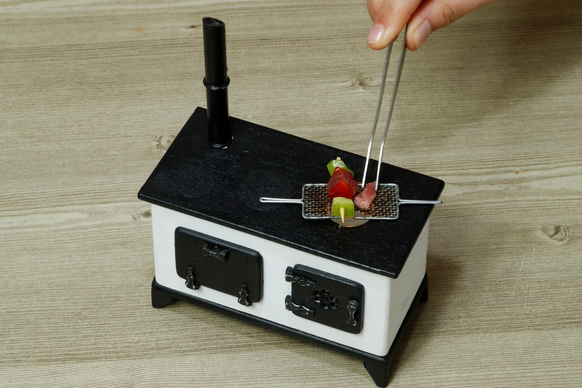 Mini-pratos confecionados numa mini-cozinha, a grande ideia de um casal