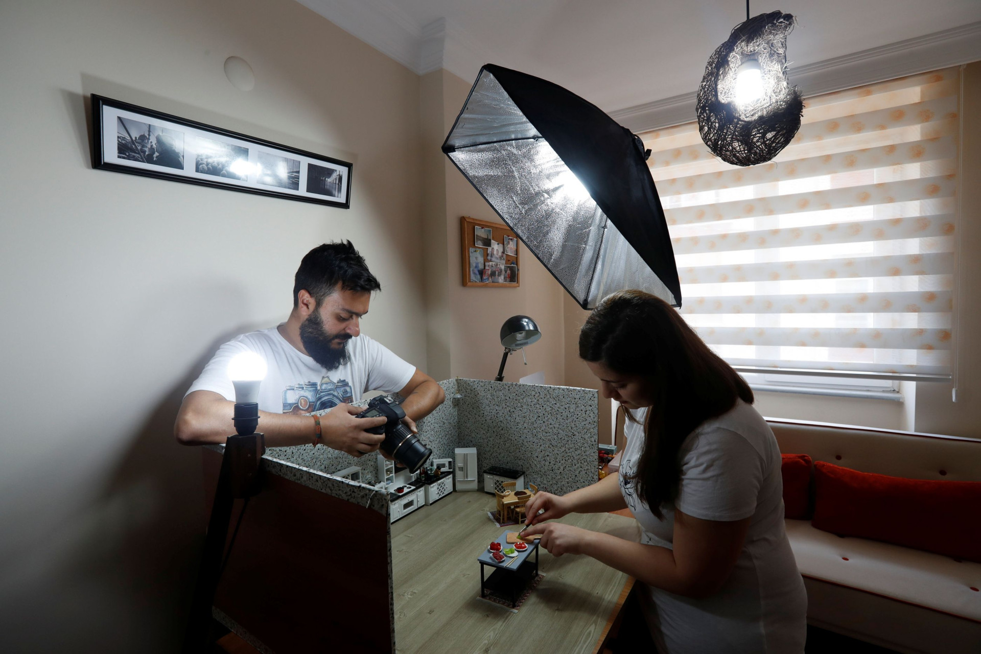 Mini-pratos confecionados numa mini-cozinha, a grande ideia de um casal