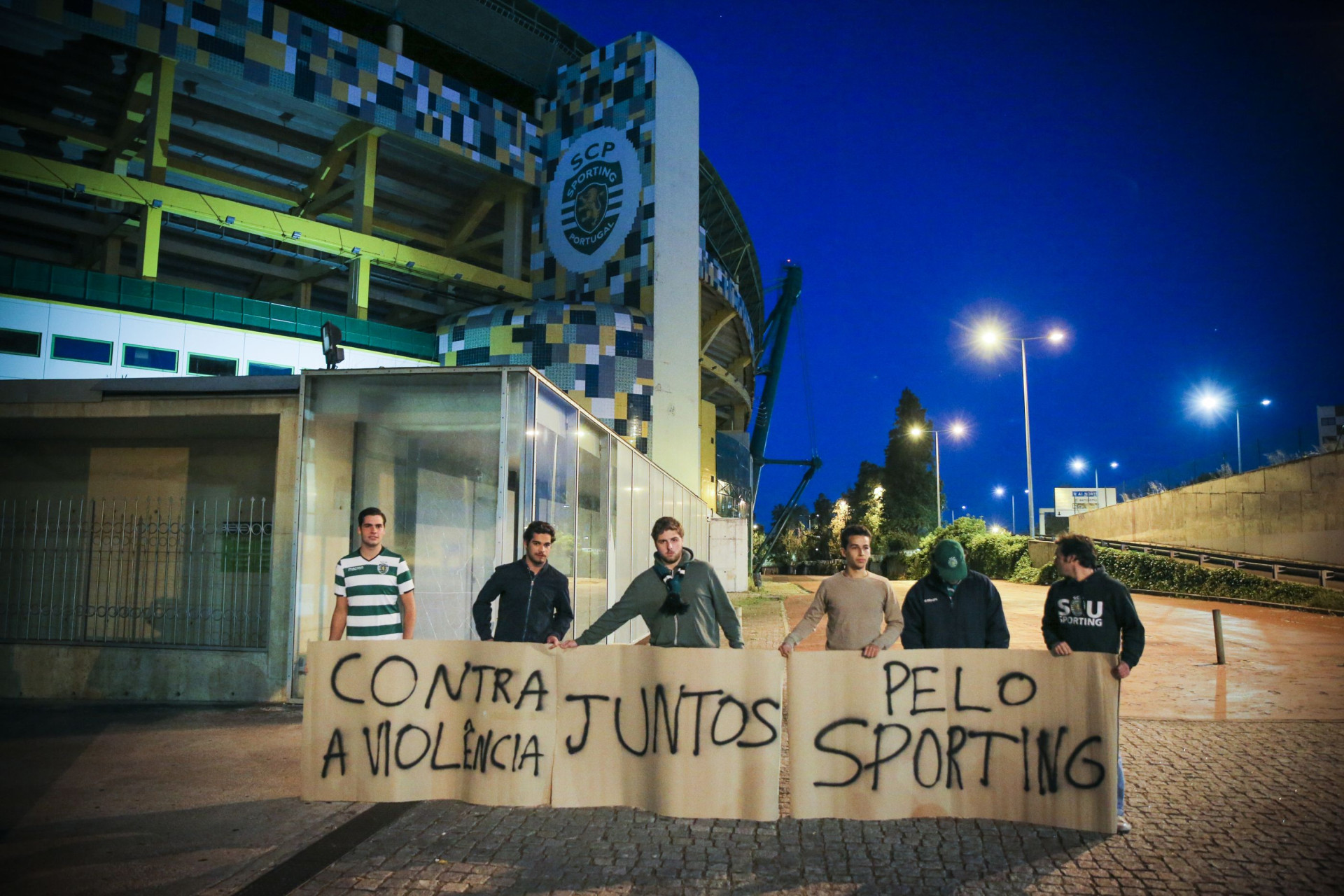 As melhores imagens da manifestação de apoio aos jogadores do Sporting