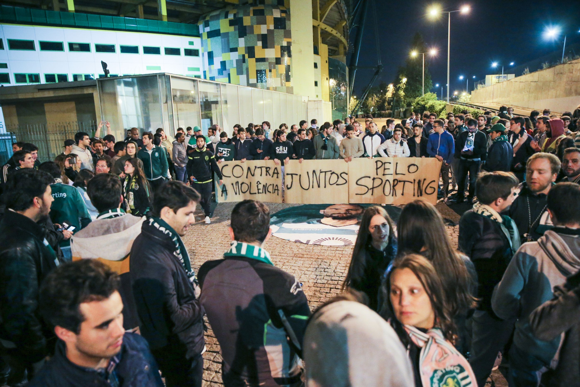 As melhores imagens da manifestação de apoio aos jogadores do Sporting