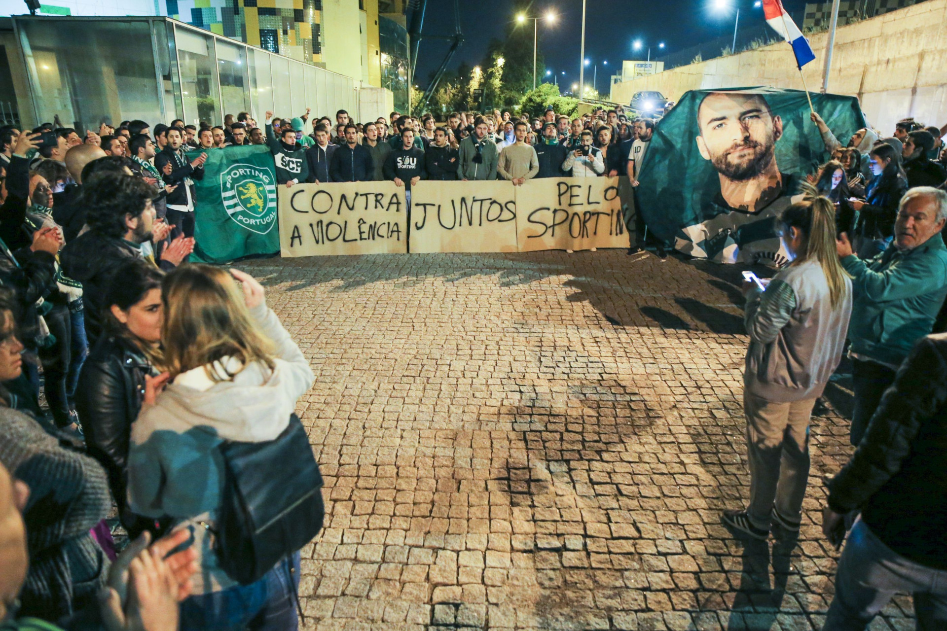 As melhores imagens da manifestação de apoio aos jogadores do Sporting