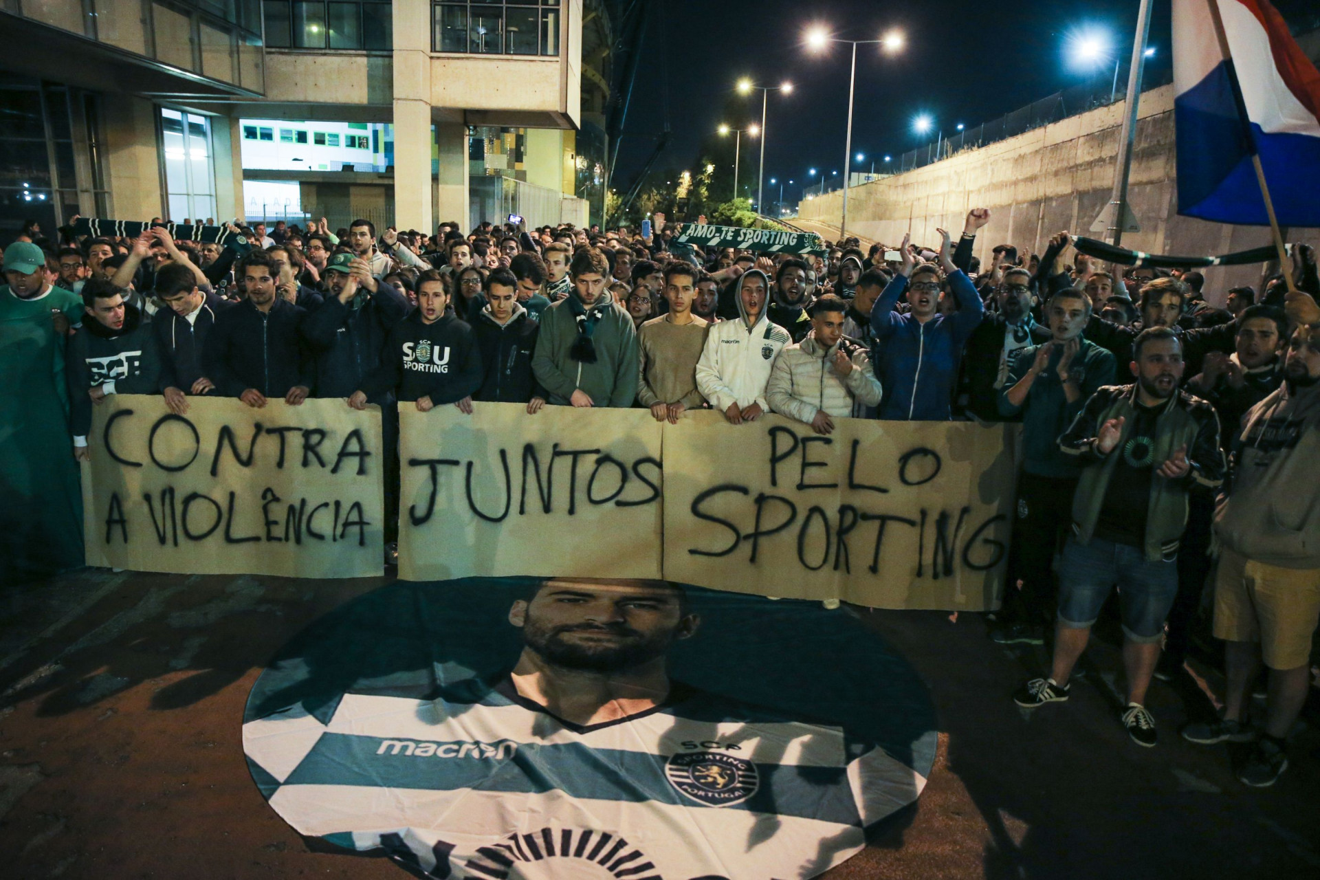 As melhores imagens da manifestação de apoio aos jogadores do Sporting