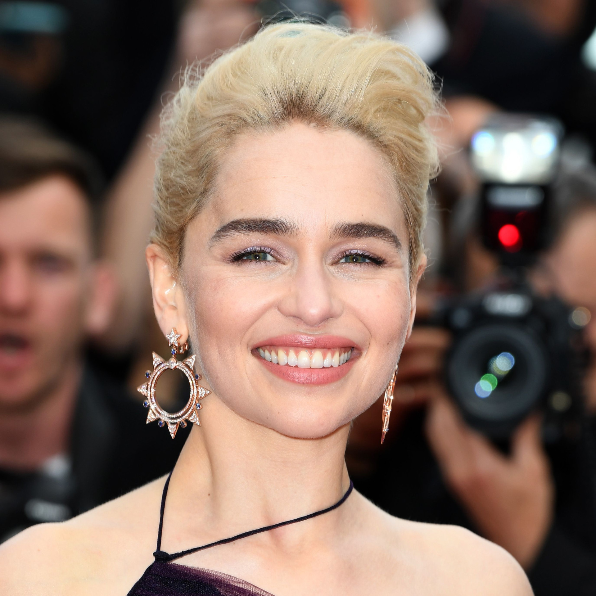 Cannes: Vestido de Emilia Clarke demorou 250 horas a ser feito