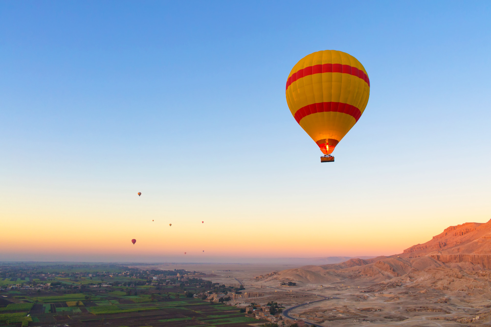 Os melhores destinos para fazer uma viagem de balão