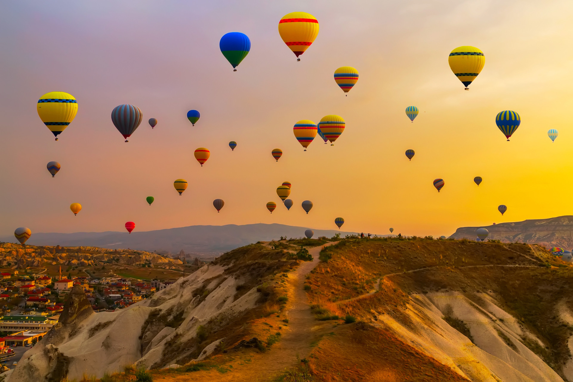 Os melhores destinos para fazer uma viagem de balão