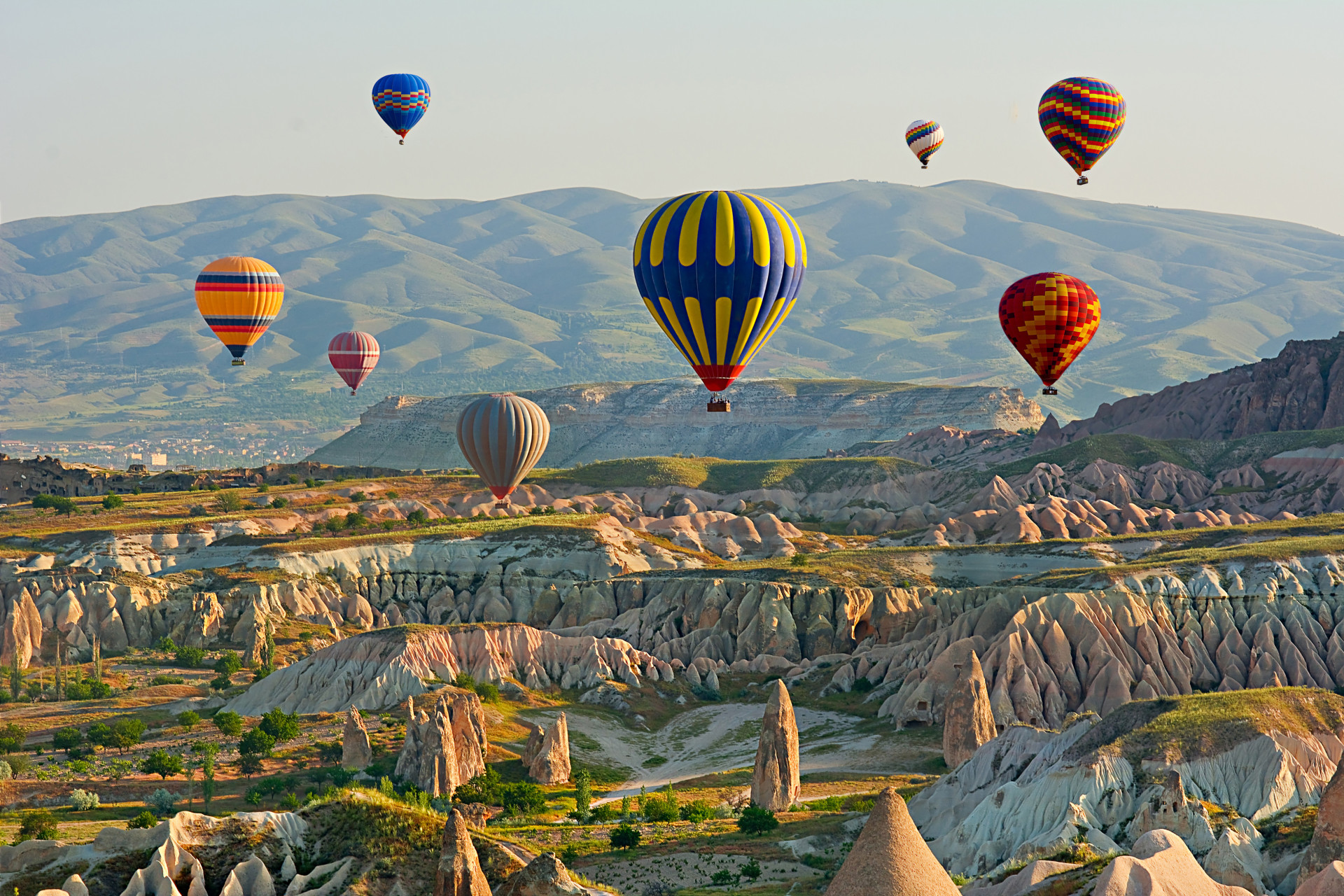 Os melhores destinos para fazer uma viagem de balão