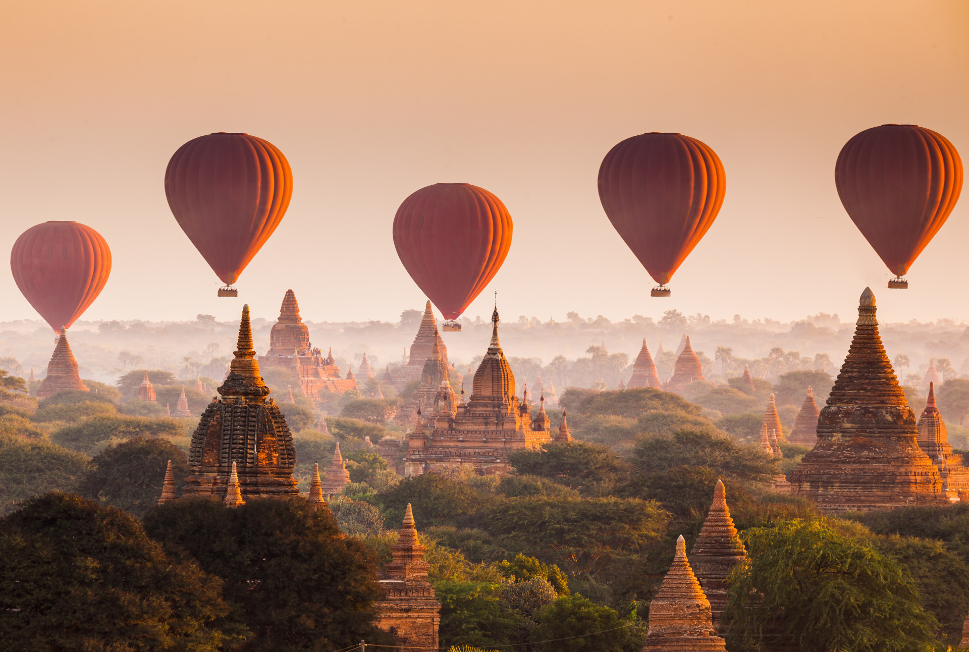 Os melhores destinos para fazer uma viagem de balão