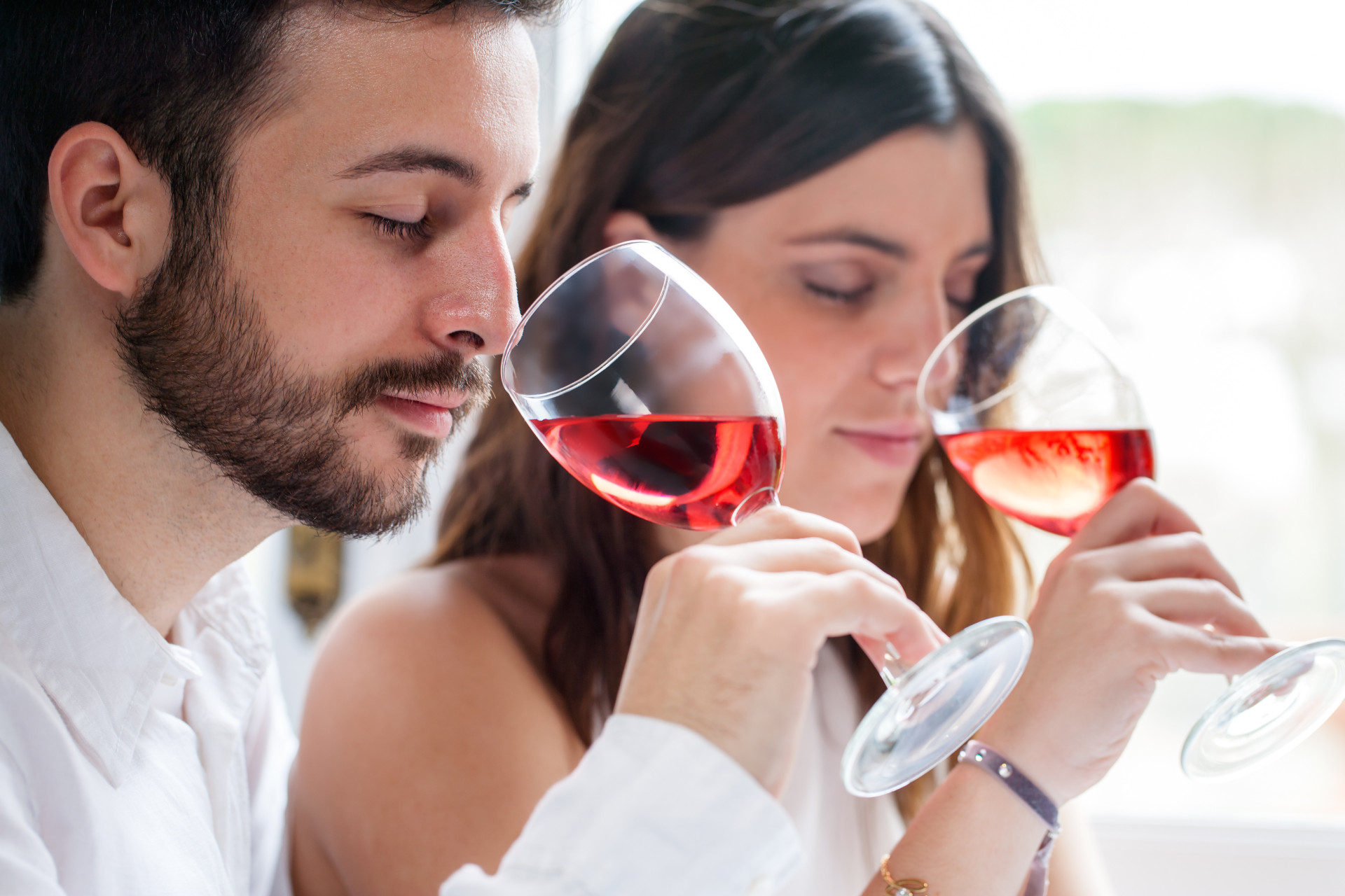 Saiba como degustar vinho como um profissional