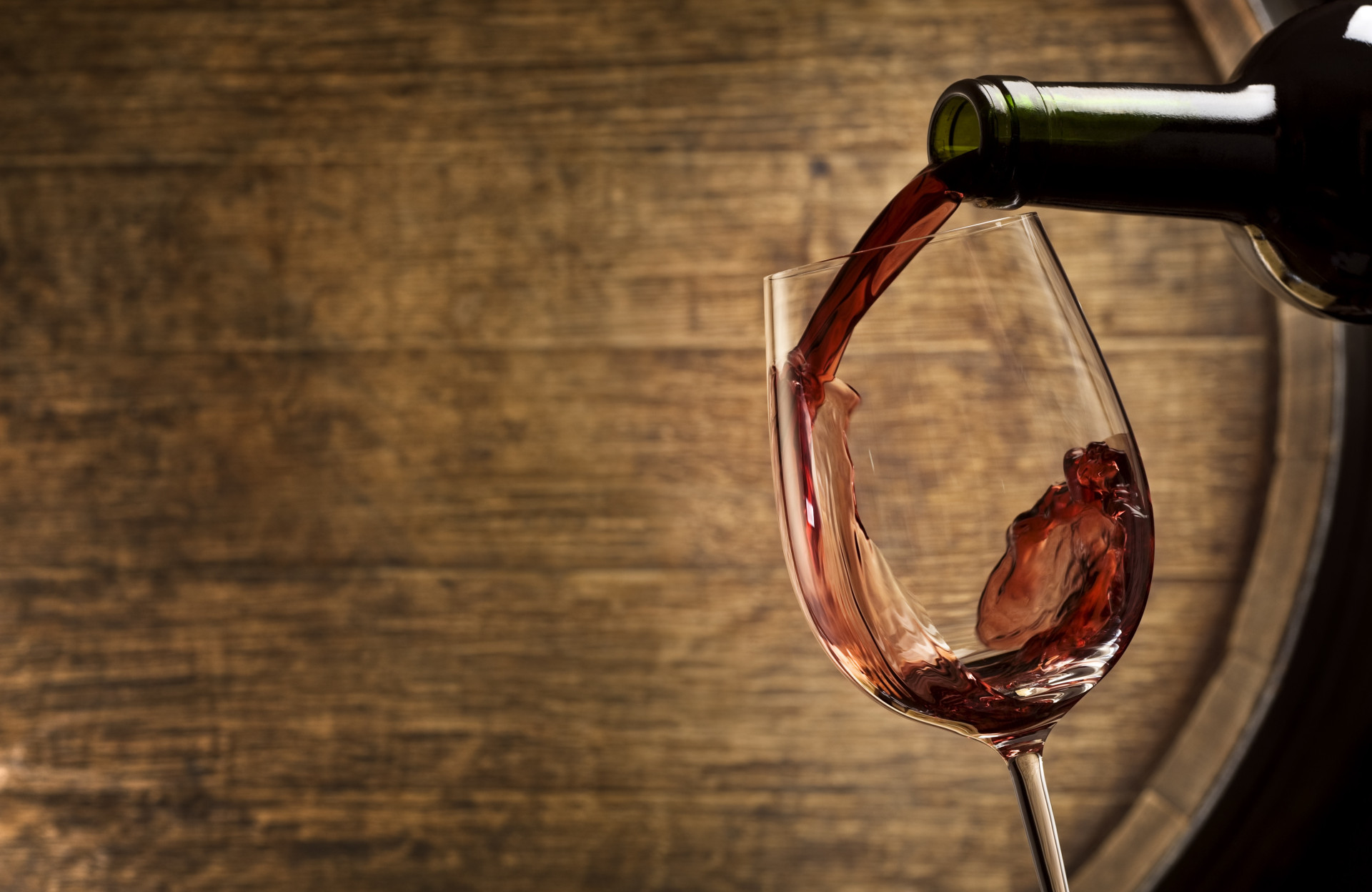 Saiba como degustar vinho como um profissional