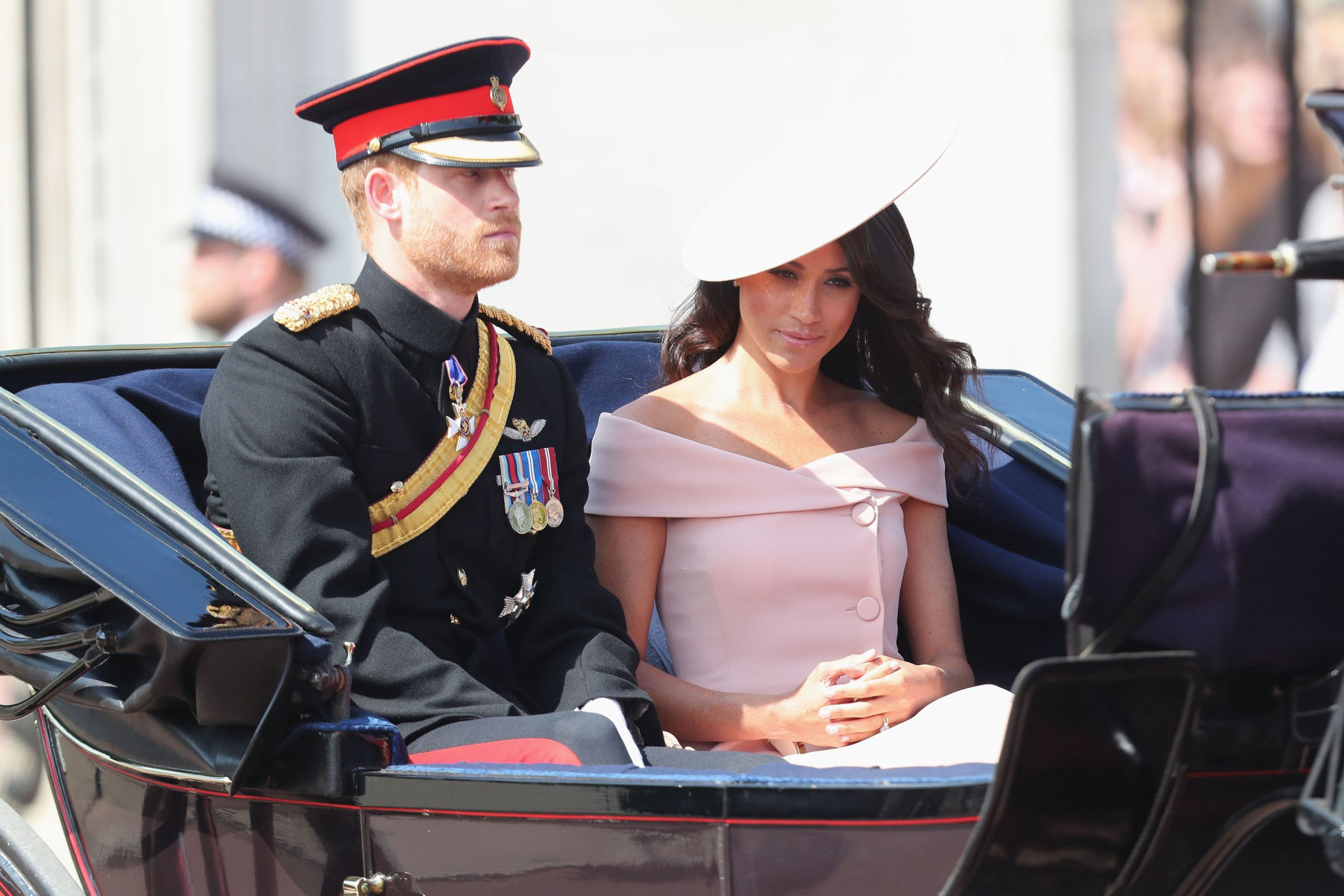 Markle e Harry aparecem pela primeira vez em público após casamento